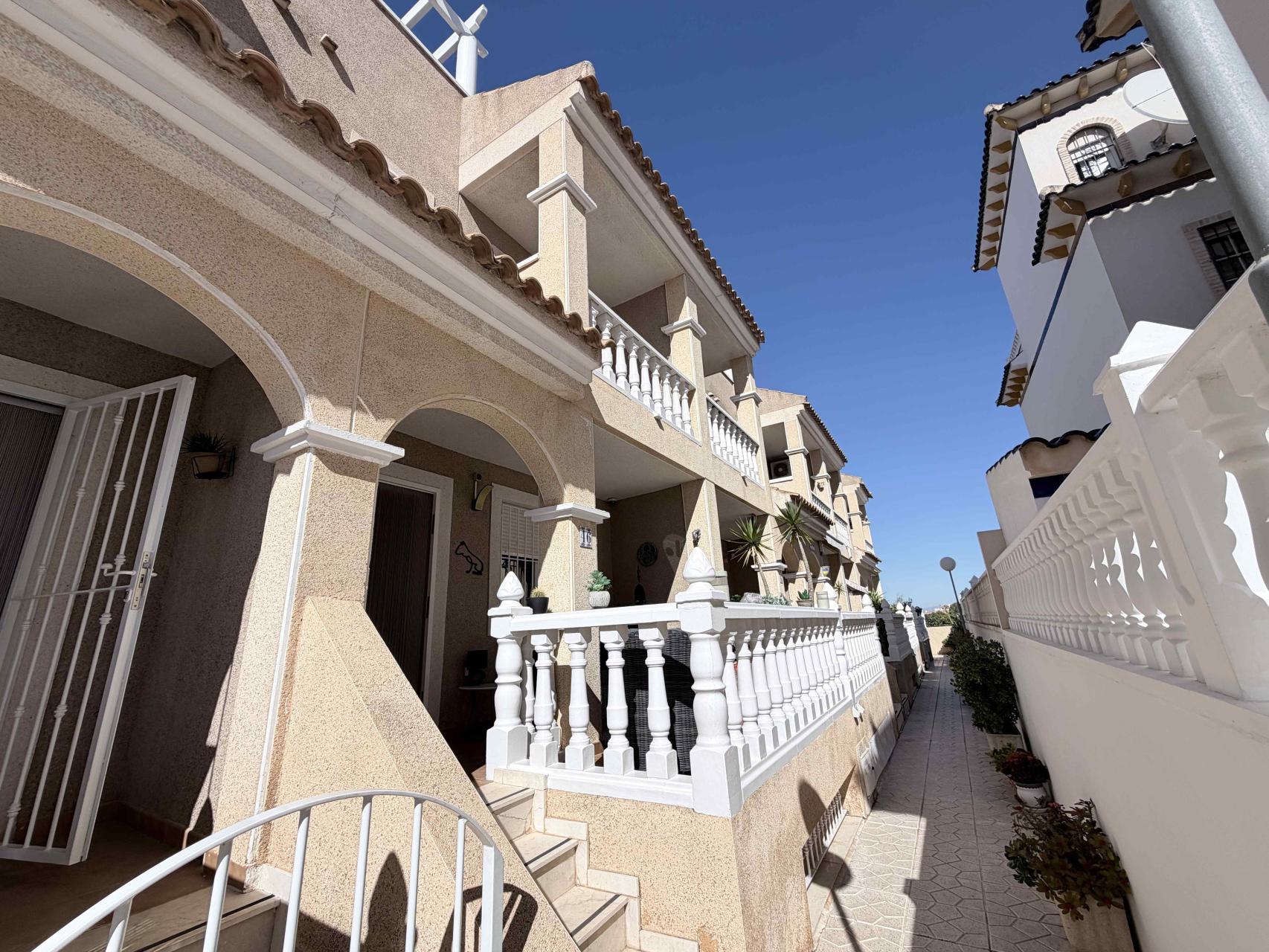 For sale - 3 Bedroom 3 Bathroom Town House in Orihuela Costa - Costa Blanca  - Alicante