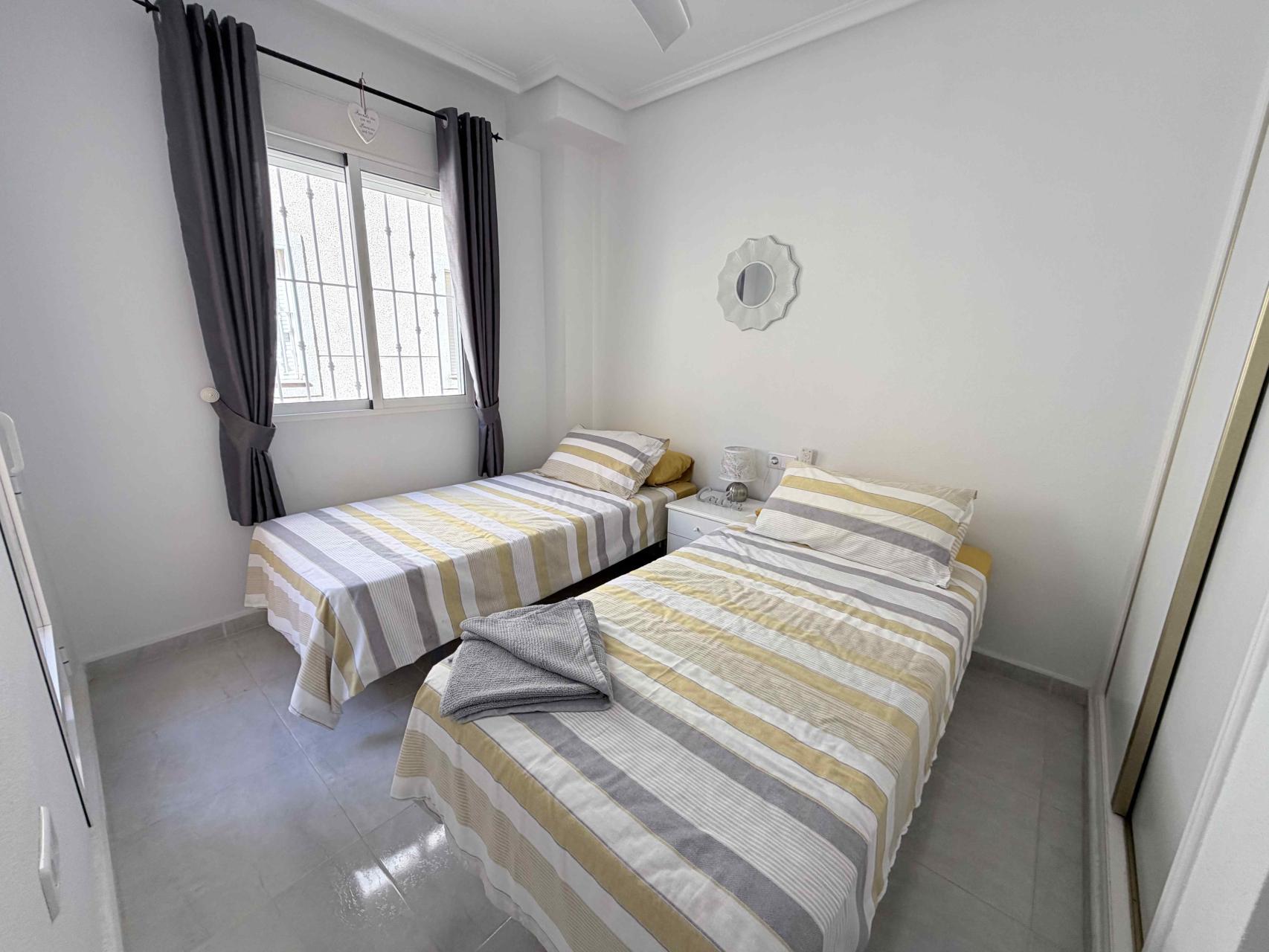 For sale - 3 Bedroom 3 Bathroom Town House in Orihuela Costa - Costa Blanca  - Alicante