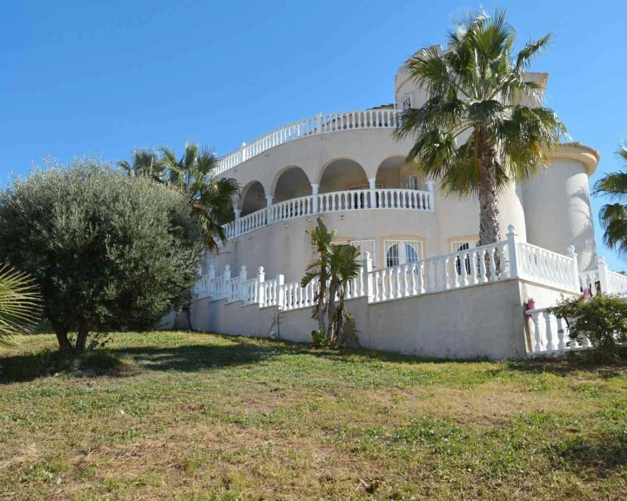 For sale - 7 Bedroom 3 Bathroom Villa in Rojales - La Marquesa  - Alicante