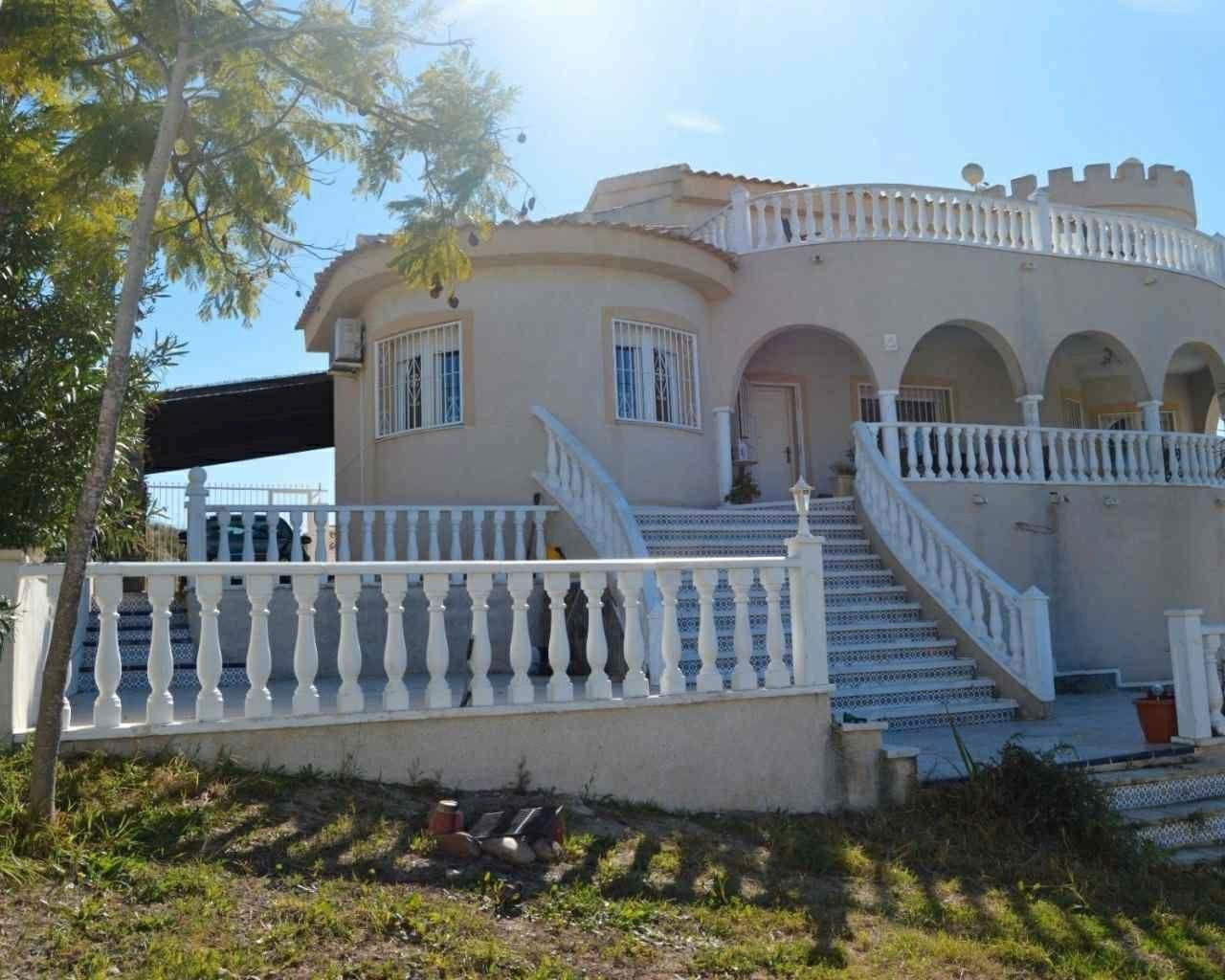 For sale - 7 Bedroom 3 Bathroom Villa in Rojales - La Marquesa  - Alicante