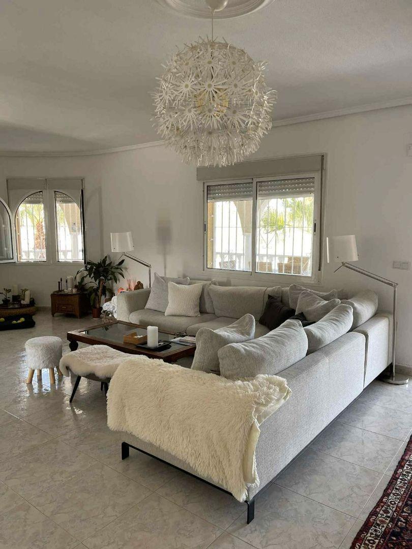 For sale - 7 Bedroom 3 Bathroom Villa in Rojales - La Marquesa  - Alicante