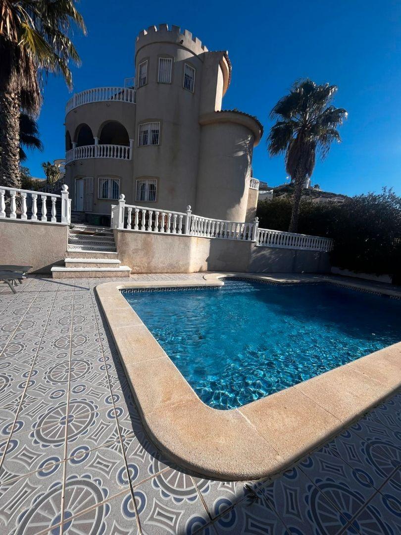 For sale - 7 Bedroom 3 Bathroom Villa in Rojales - La Marquesa  - Alicante