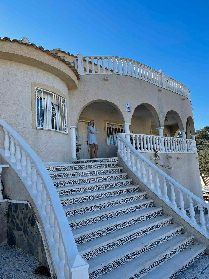 For sale - 7 Bedroom 3 Bathroom Villa in Rojales - La Marquesa  - Alicante