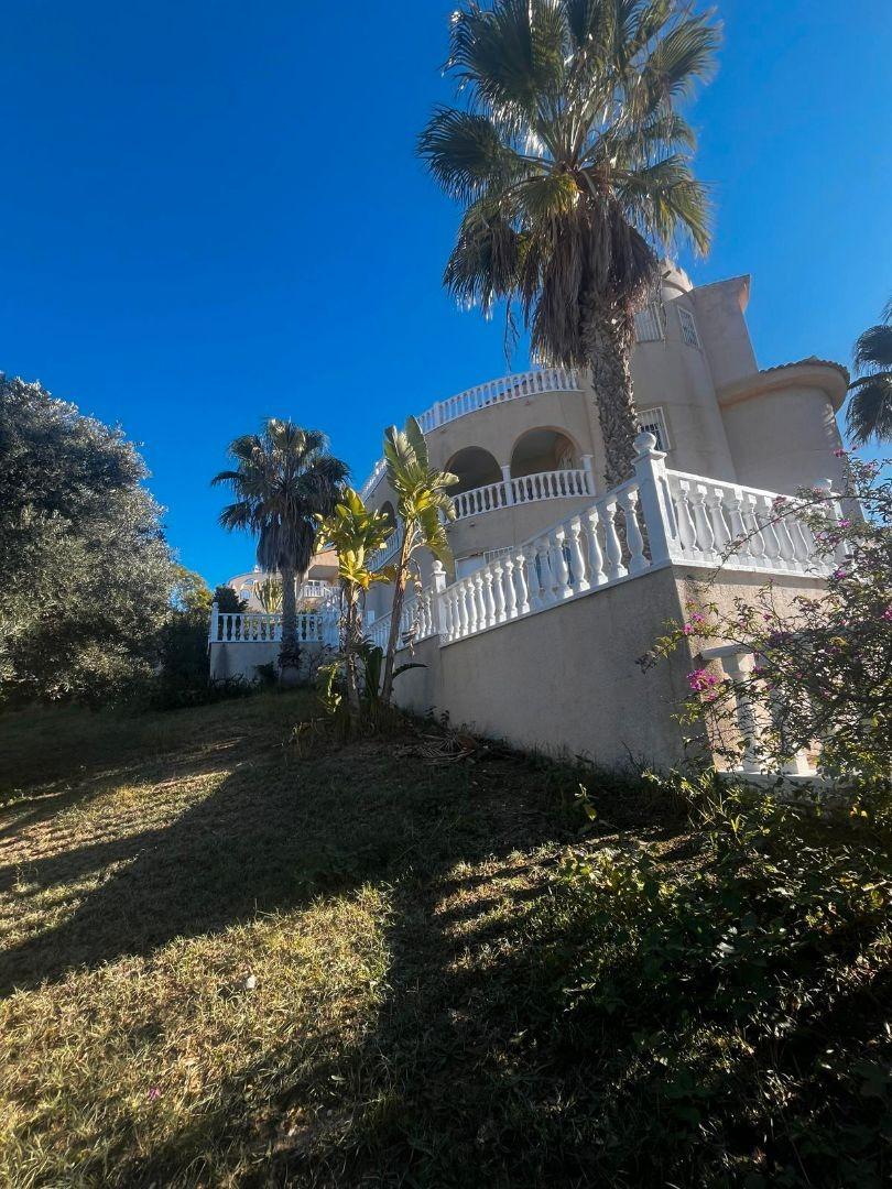 For sale - 7 Bedroom 3 Bathroom Villa in Rojales - La Marquesa  - Alicante