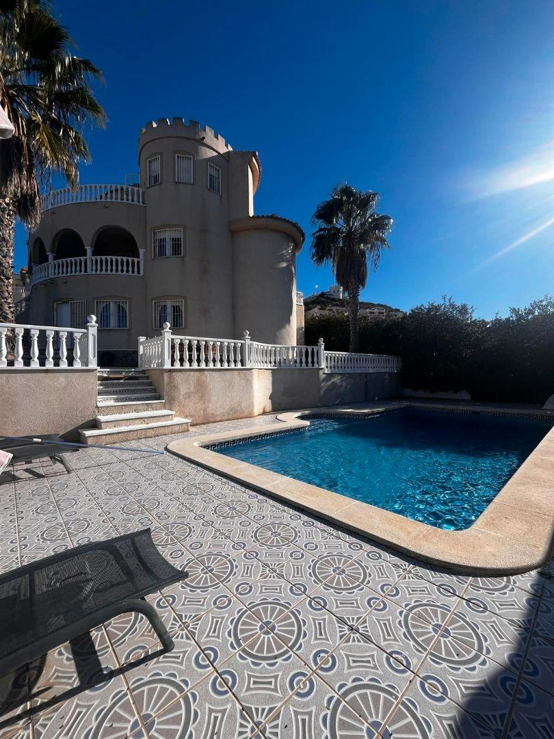 For sale - 7 Bedroom 3 Bathroom Villa in Rojales - La Marquesa  - Alicante