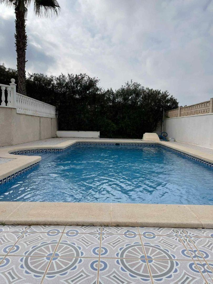 For sale - 7 Bedroom 3 Bathroom Villa in Rojales - La Marquesa  - Alicante