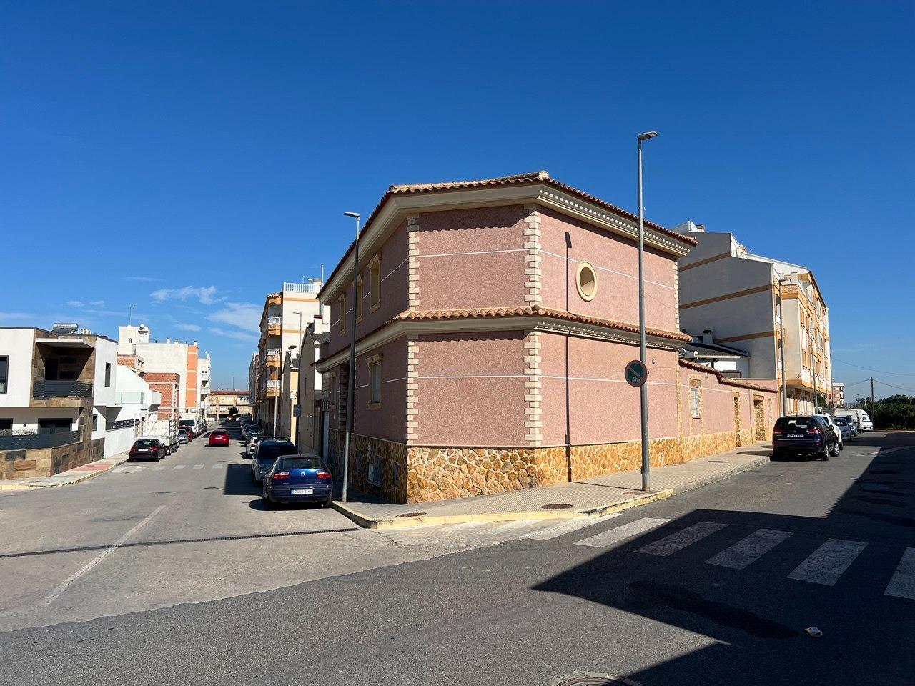 For sale - 6 Bedroom 3 Bathroom Villa in Formentera del Segura - C- Cooperativa  - Alicante