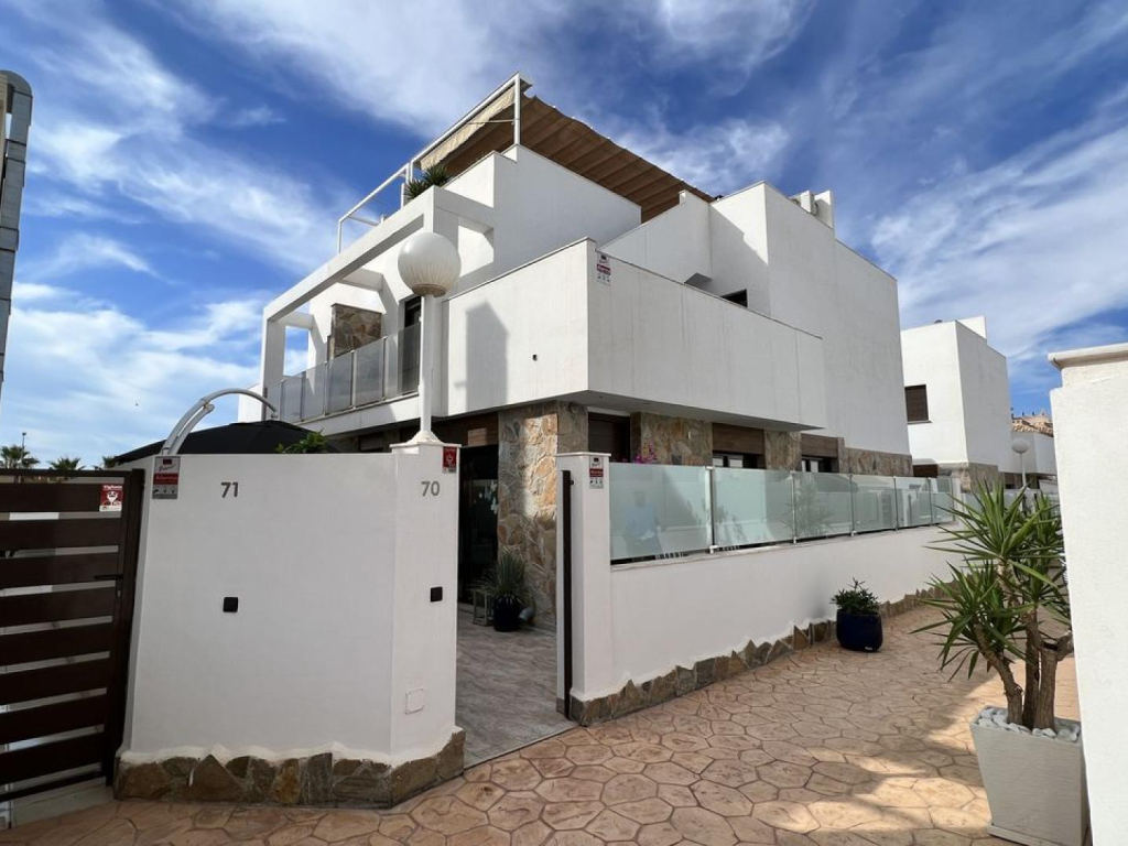 3 Bedroom 2 Bathroom Town House in Cabo Roig