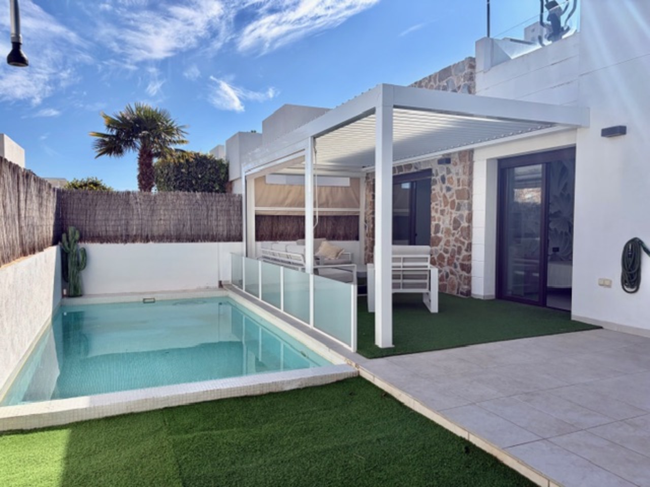 For sale - 3 Bedroom 2 Bathroom Villa in Cabo Roig - Costa Blanca  - Alicante