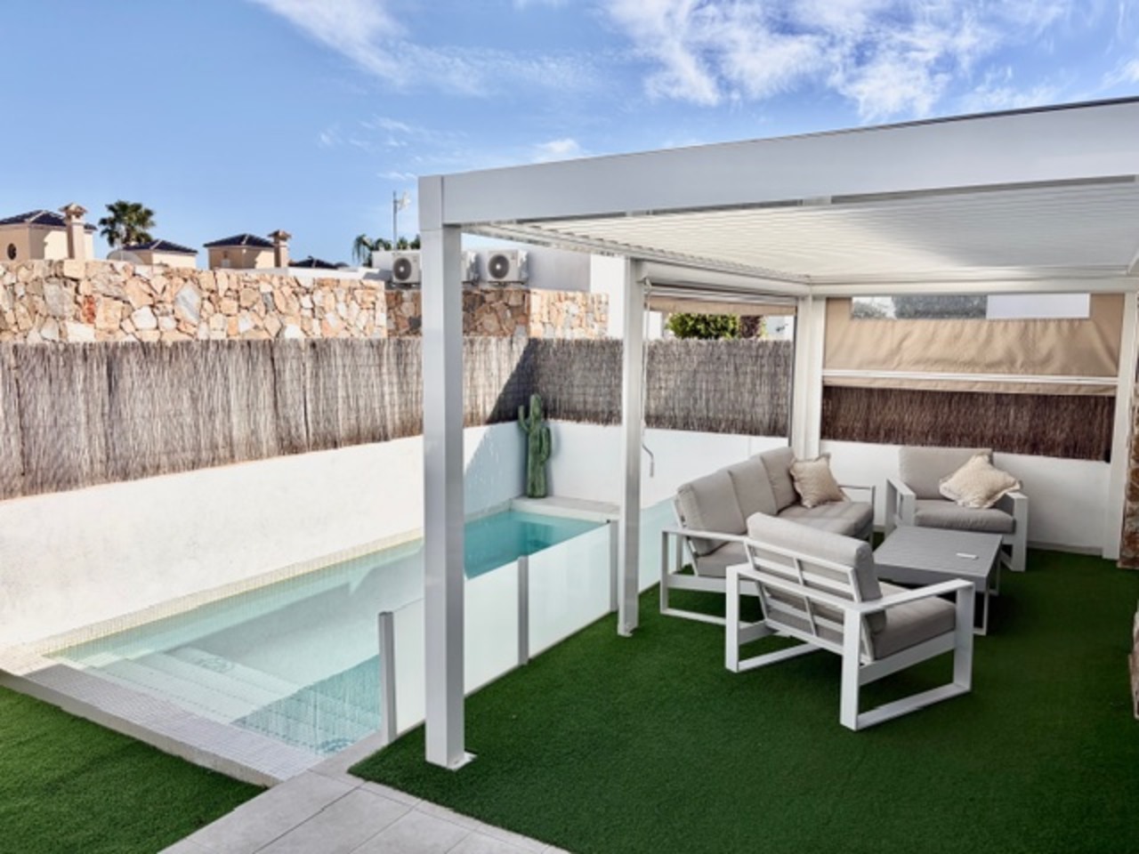 For sale - 3 Bedroom 2 Bathroom Villa in Cabo Roig - Costa Blanca  - Alicante