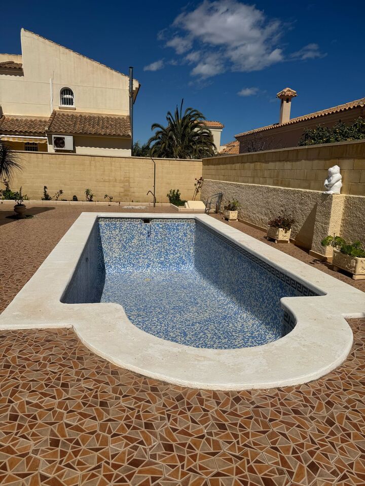 For sale - 4 Bedroom 3 Bathroom Villa in Playa Flamenca - Costa Blanca  - Alicante