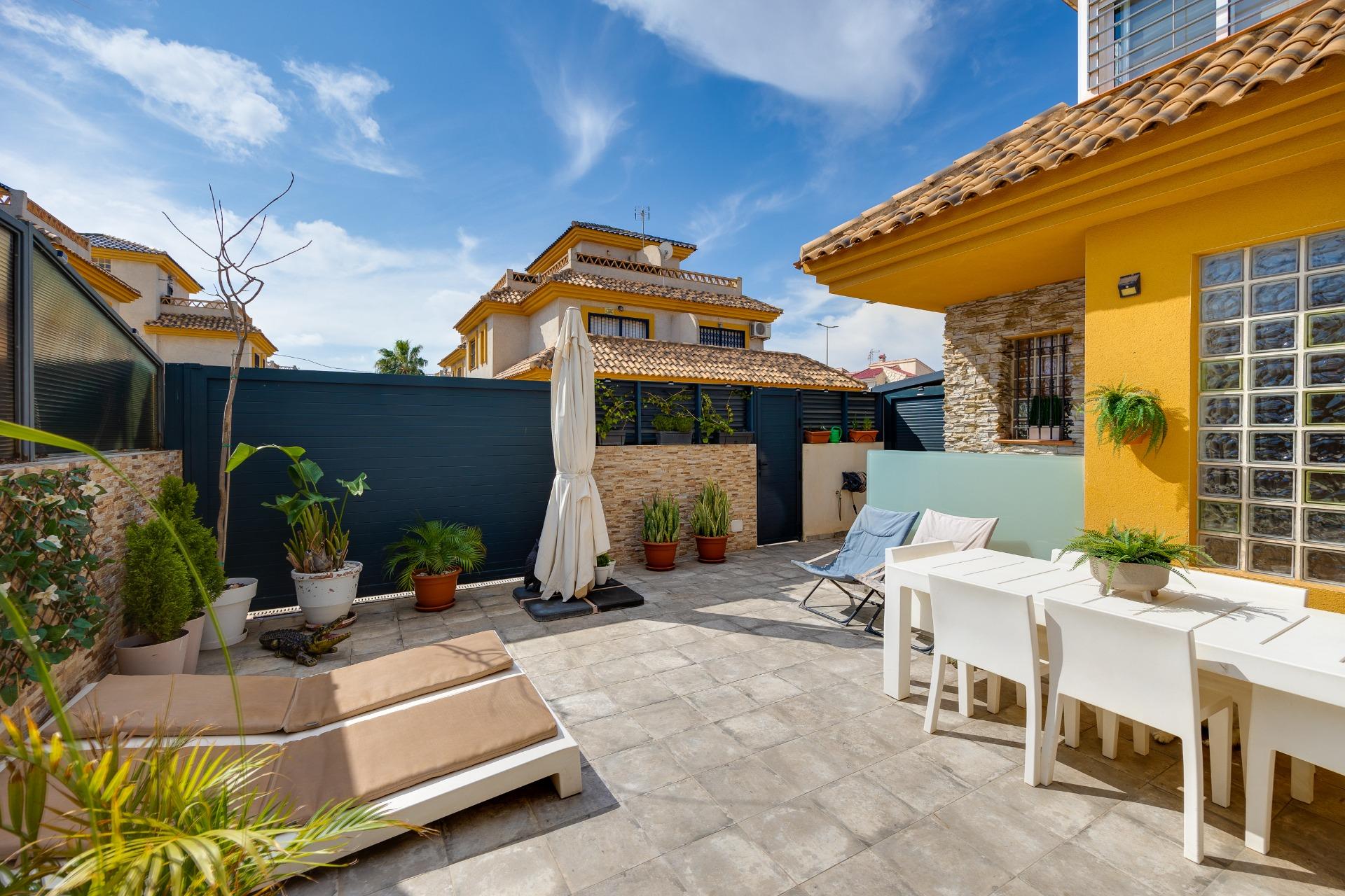 For sale - 3 Bedroom 2 Bathroom Villa in Los Montesinos - La Herrada  - Alicante
