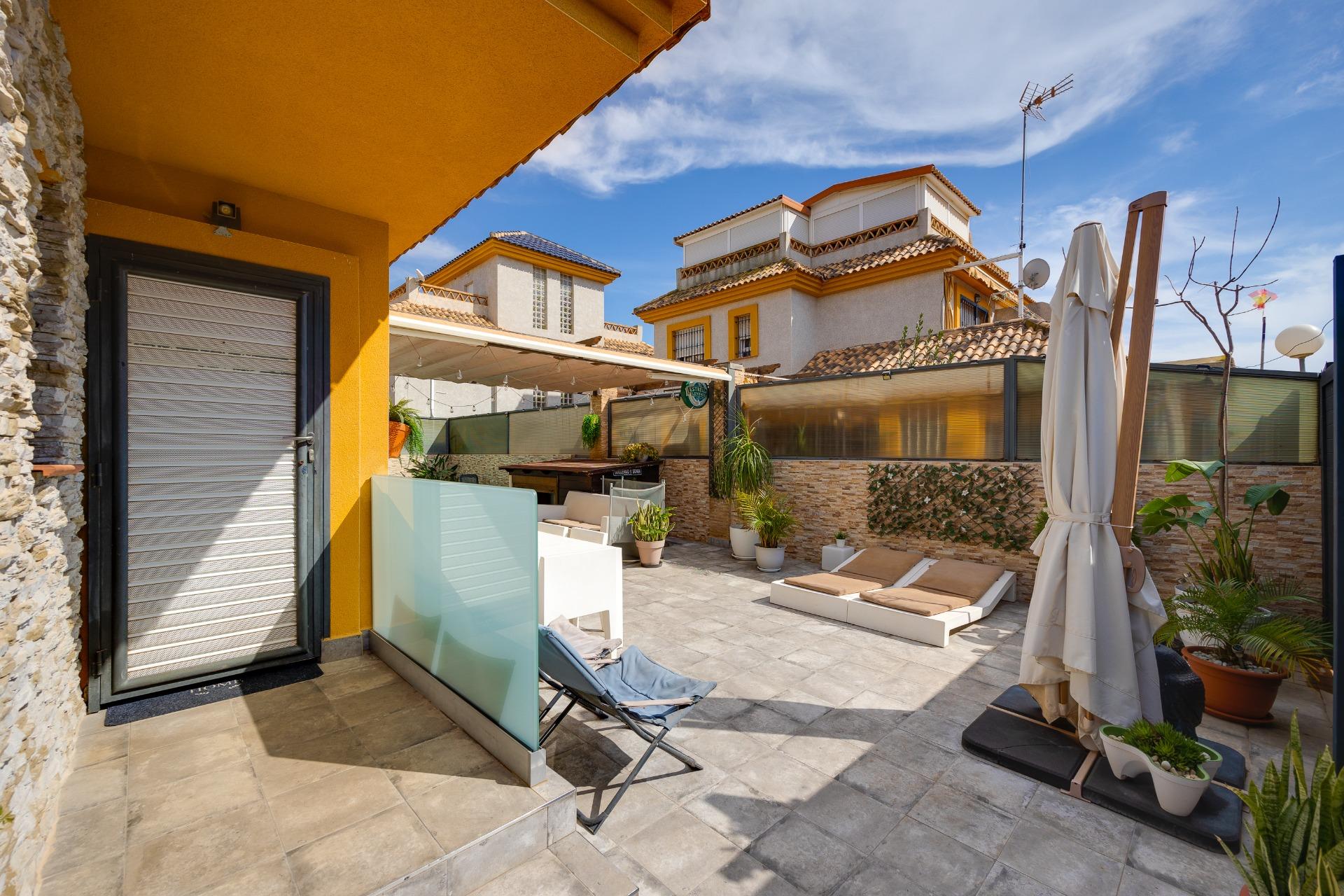 For sale - 3 Bedroom 2 Bathroom Villa in Los Montesinos - La Herrada  - Alicante