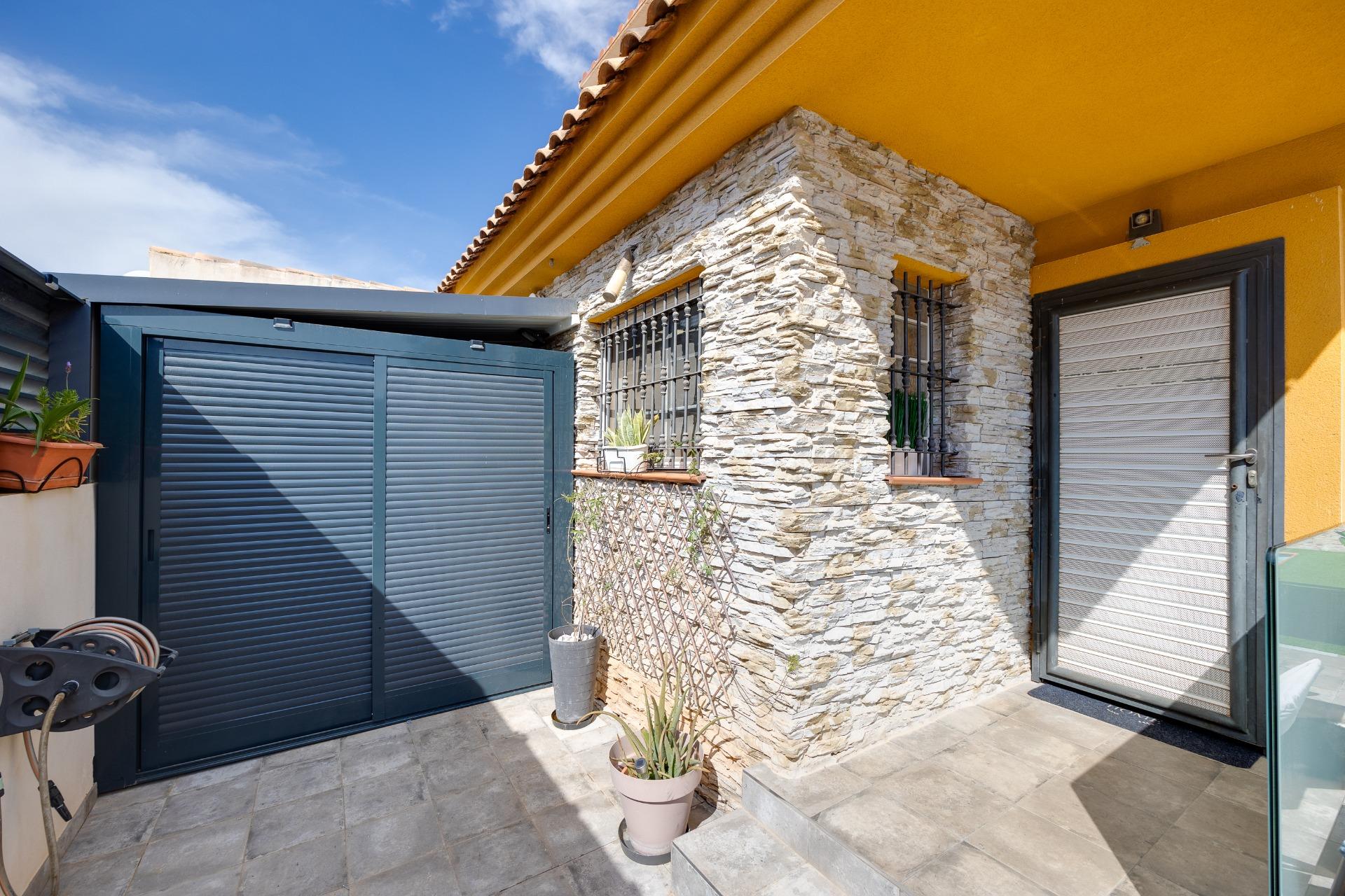 For sale - 3 Bedroom 2 Bathroom Villa in Los Montesinos - La Herrada  - Alicante