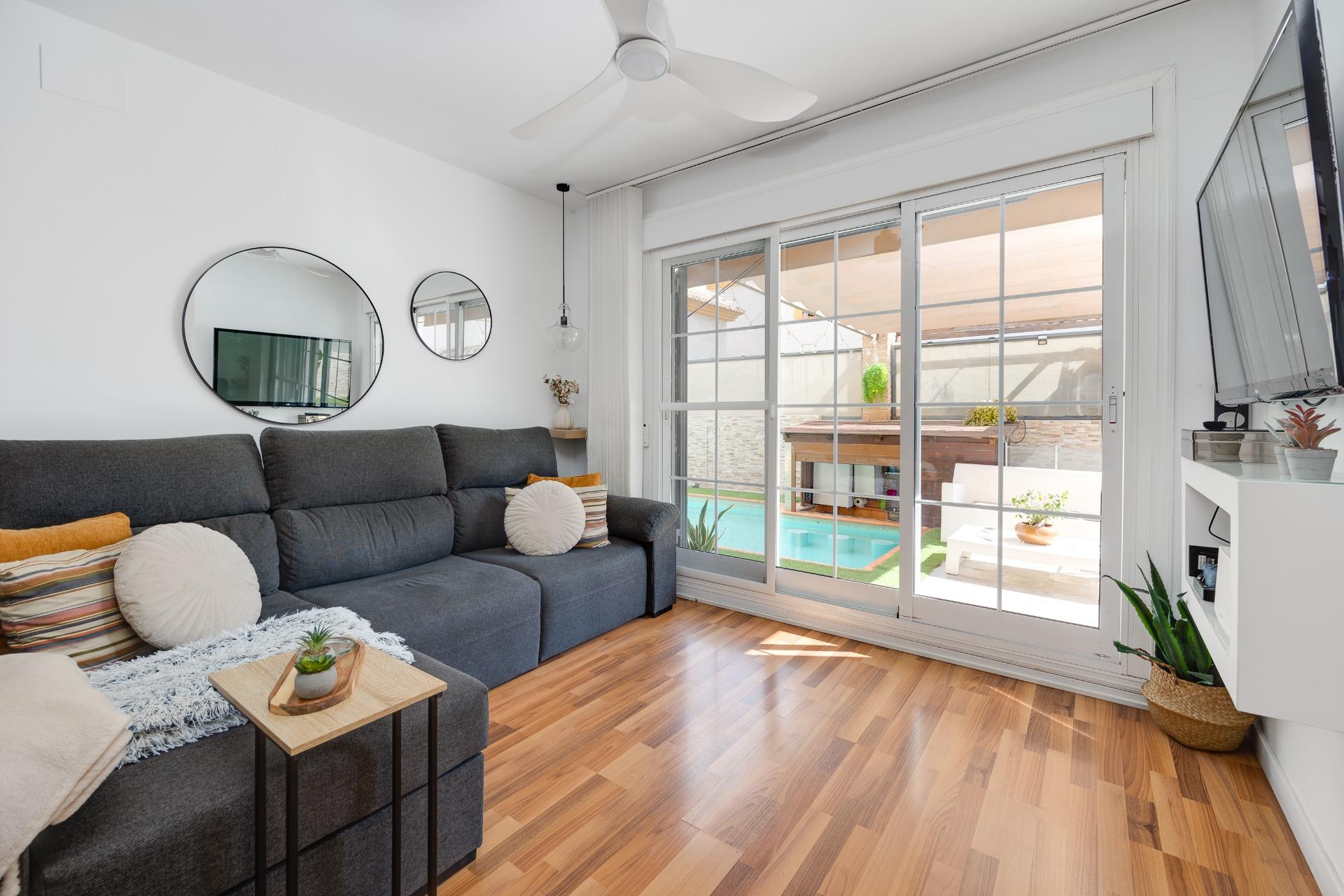 For sale - 3 Bedroom 2 Bathroom Villa in Los Montesinos - La Herrada  - Alicante