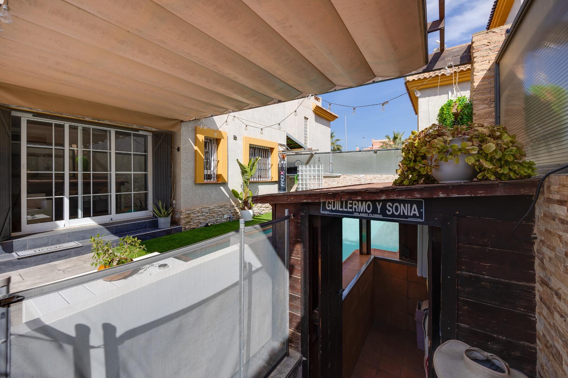 For sale - 3 Bedroom 2 Bathroom Villa in Los Montesinos - La Herrada  - Alicante