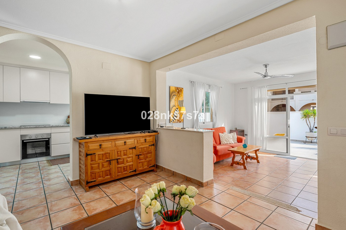 For sale - 4 Bedroom 2 Bathroom House - Detached Villa in Orihuela - Playa Flamenca  - Alicante