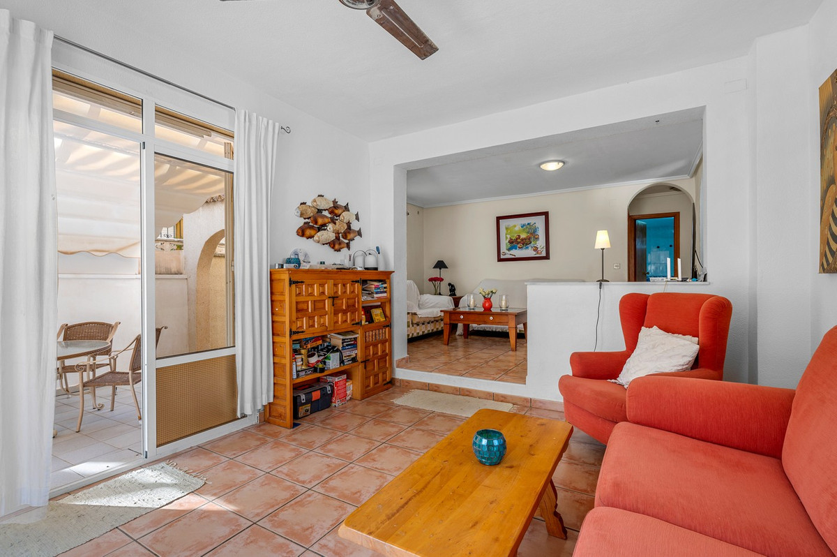 For sale - 4 Bedroom 2 Bathroom Detached Villa in Playa Flamenca  - Playa Flamenca  - Alicante