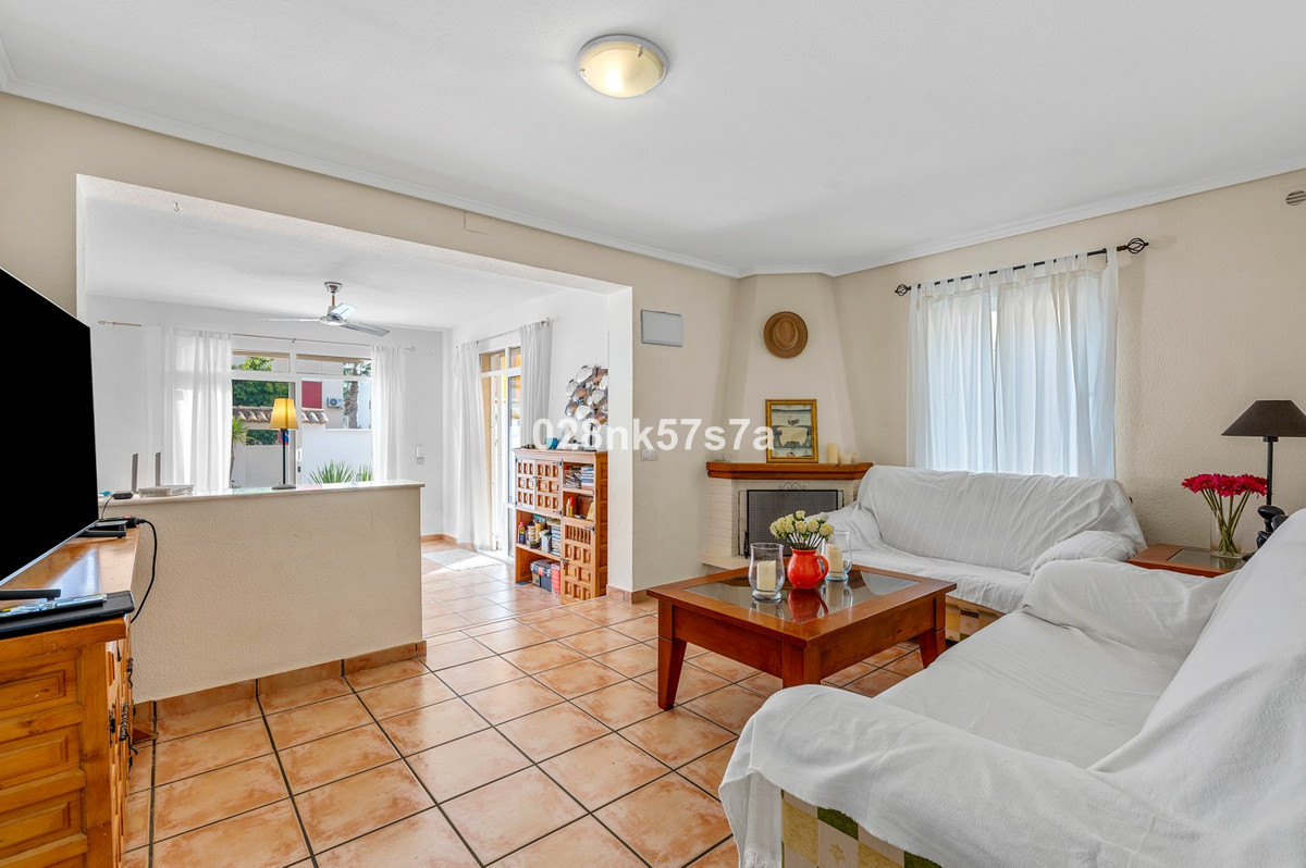 For sale - 4 Bedroom 2 Bathroom House - Detached Villa in Orihuela - Playa Flamenca  - Alicante