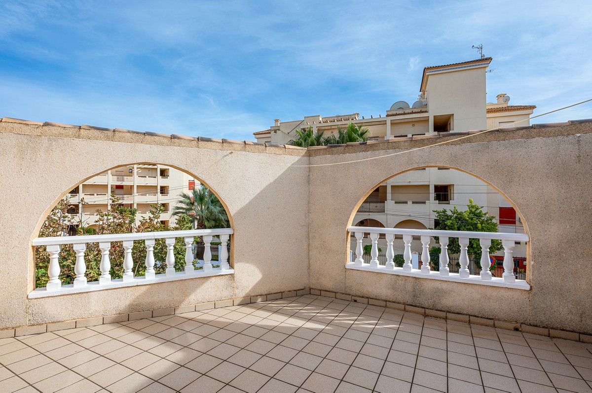 For sale - 4 Bedroom 2 Bathroom Detached Villa in Playa Flamenca  - Playa Flamenca  - Alicante