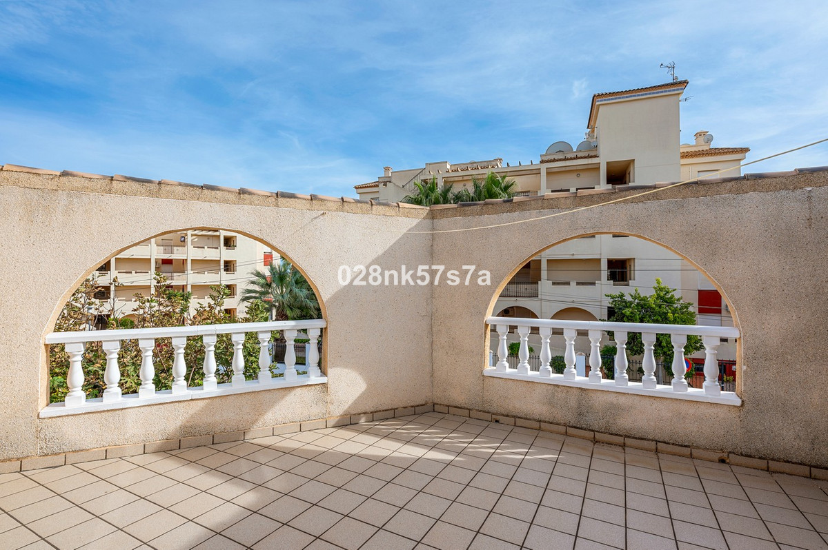 For sale - 4 Bedroom 2 Bathroom House - Detached Villa in Orihuela - Playa Flamenca  - Alicante