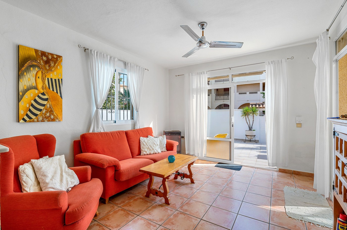 For sale - 4 Bedroom 2 Bathroom Detached Villa in Playa Flamenca  - Playa Flamenca  - Alicante