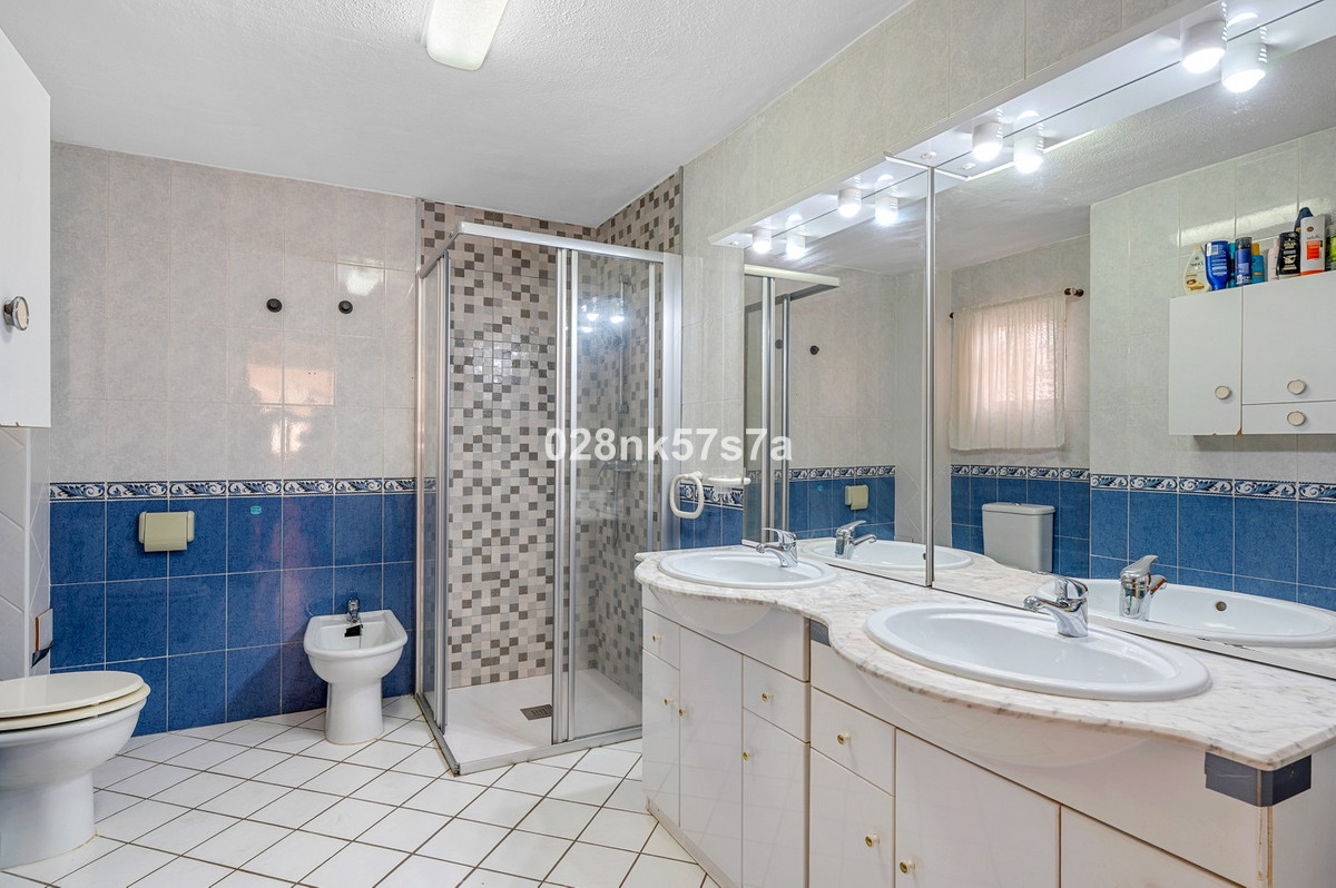 For sale - 4 Bedroom 2 Bathroom House - Detached Villa in Orihuela - Playa Flamenca  - Alicante