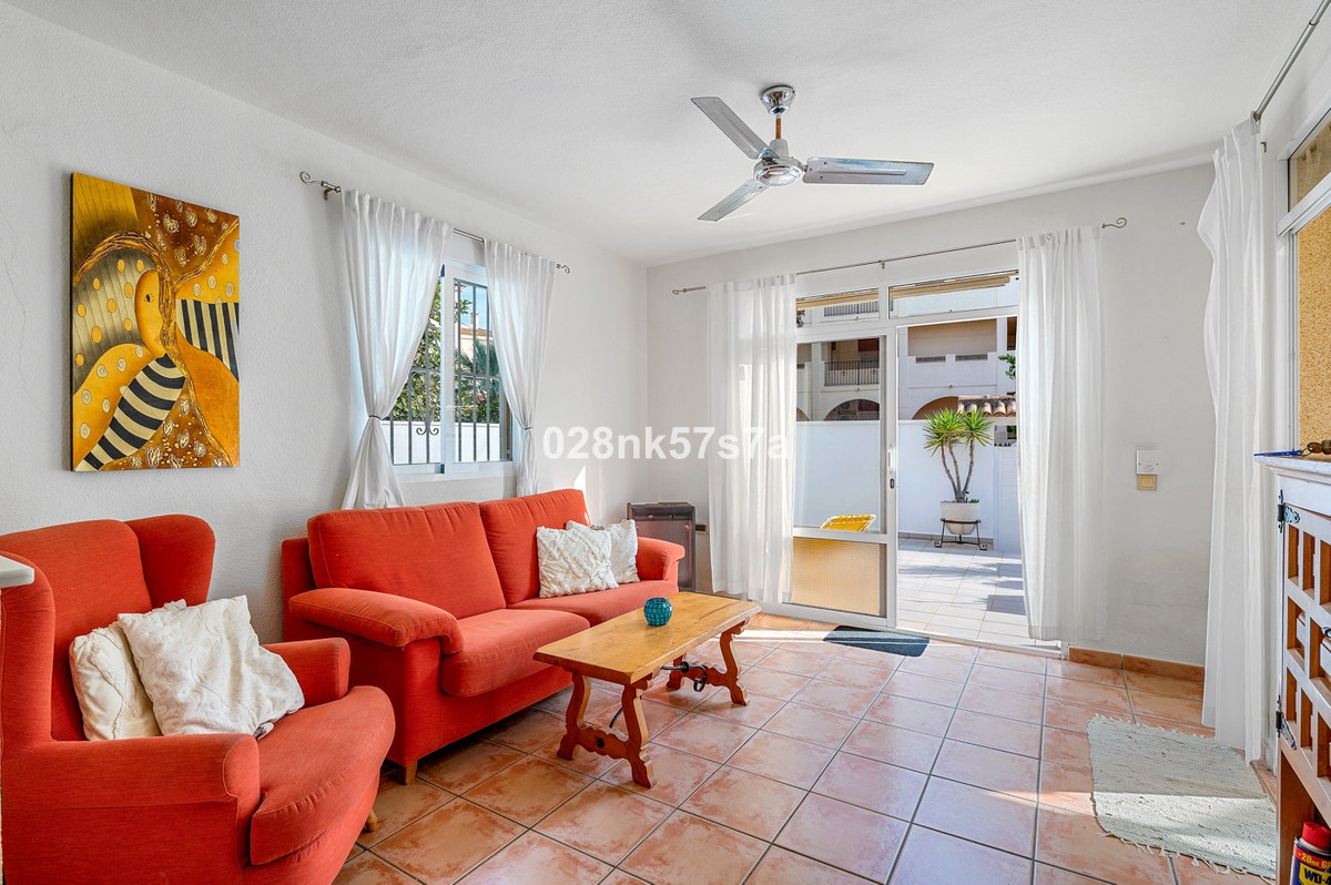 For sale - 4 Bedroom 2 Bathroom House - Detached Villa in Orihuela - Playa Flamenca  - Alicante