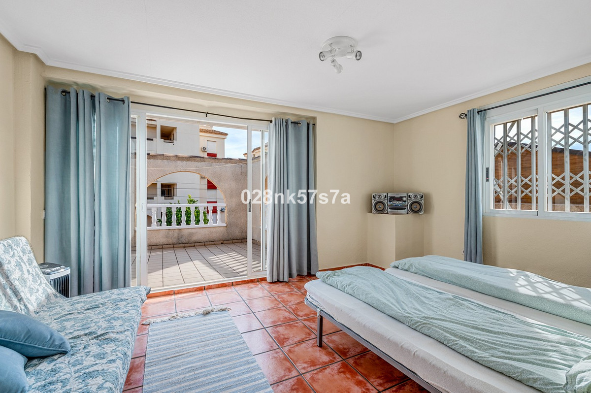 For sale - 4 Bedroom 2 Bathroom Detached Villa in Playa Flamenca - Playa Flamenca  - Alicante