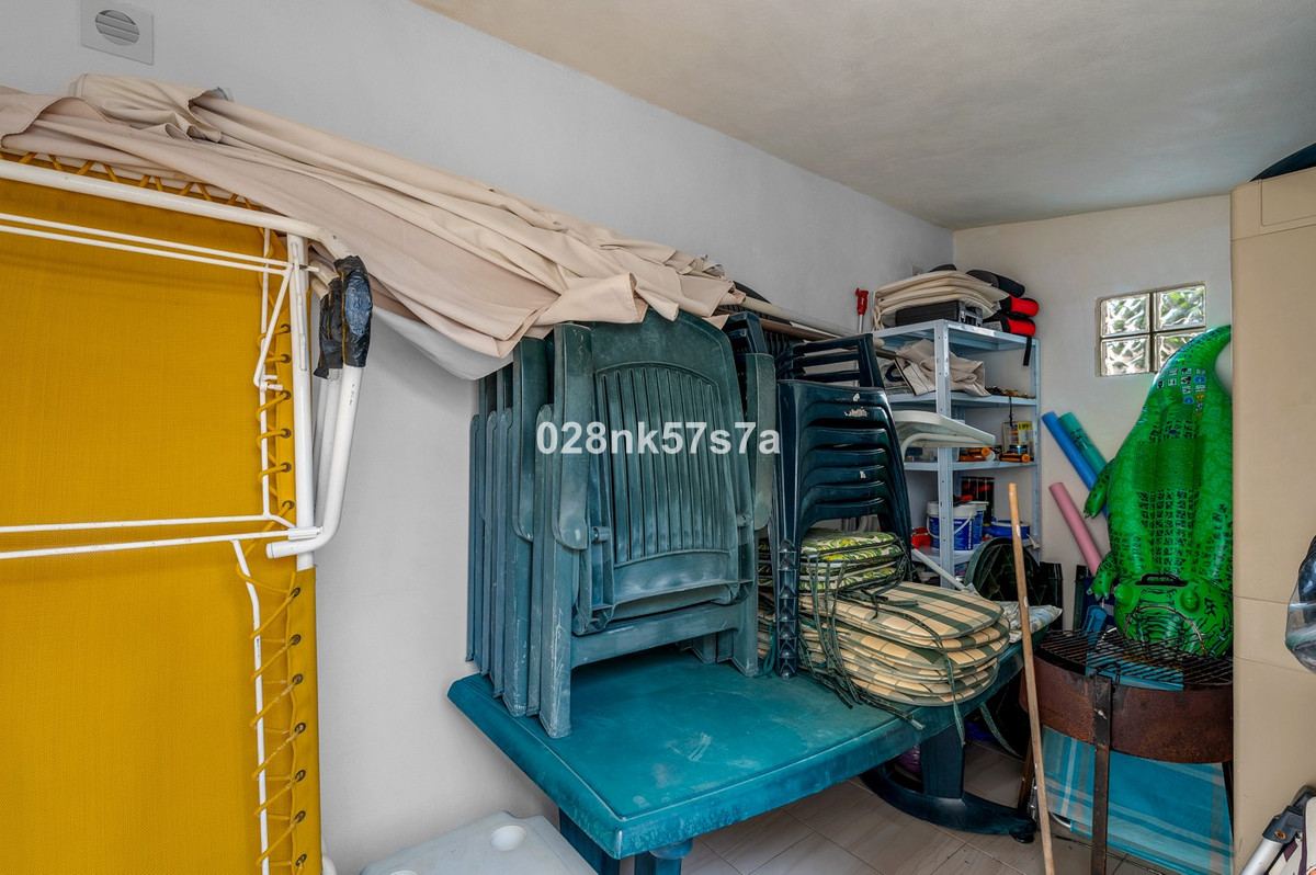 For sale - 4 Bedroom 2 Bathroom House - Detached Villa in Orihuela - Playa Flamenca  - Alicante