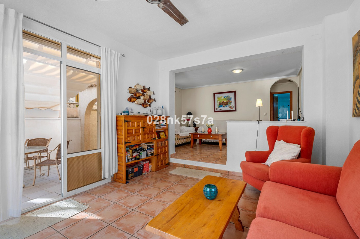For sale - 4 Bedroom 2 Bathroom House - Detached Villa in Orihuela - Playa Flamenca  - Alicante