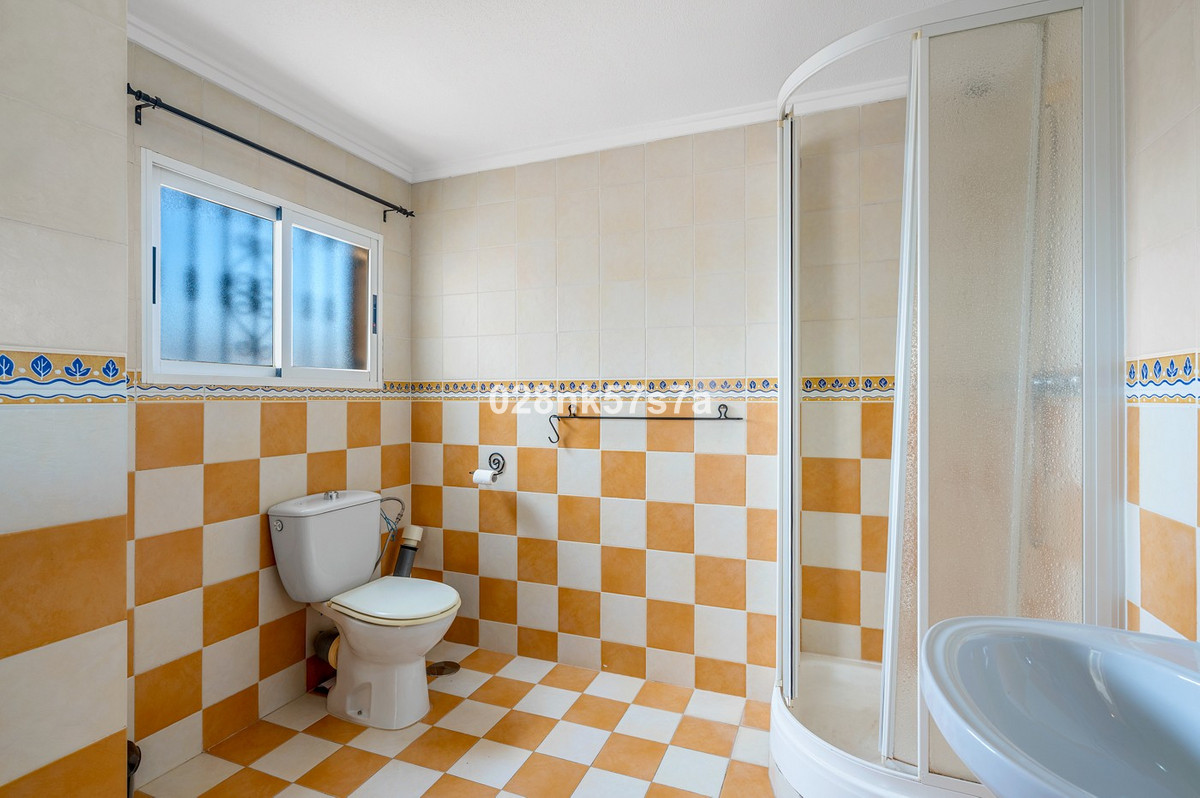 For sale - 4 Bedroom 2 Bathroom House - Detached Villa in Orihuela - Playa Flamenca  - Alicante