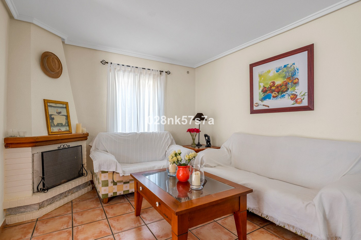 For sale - 4 Bedroom 2 Bathroom House - Detached Villa in Orihuela - Playa Flamenca  - Alicante