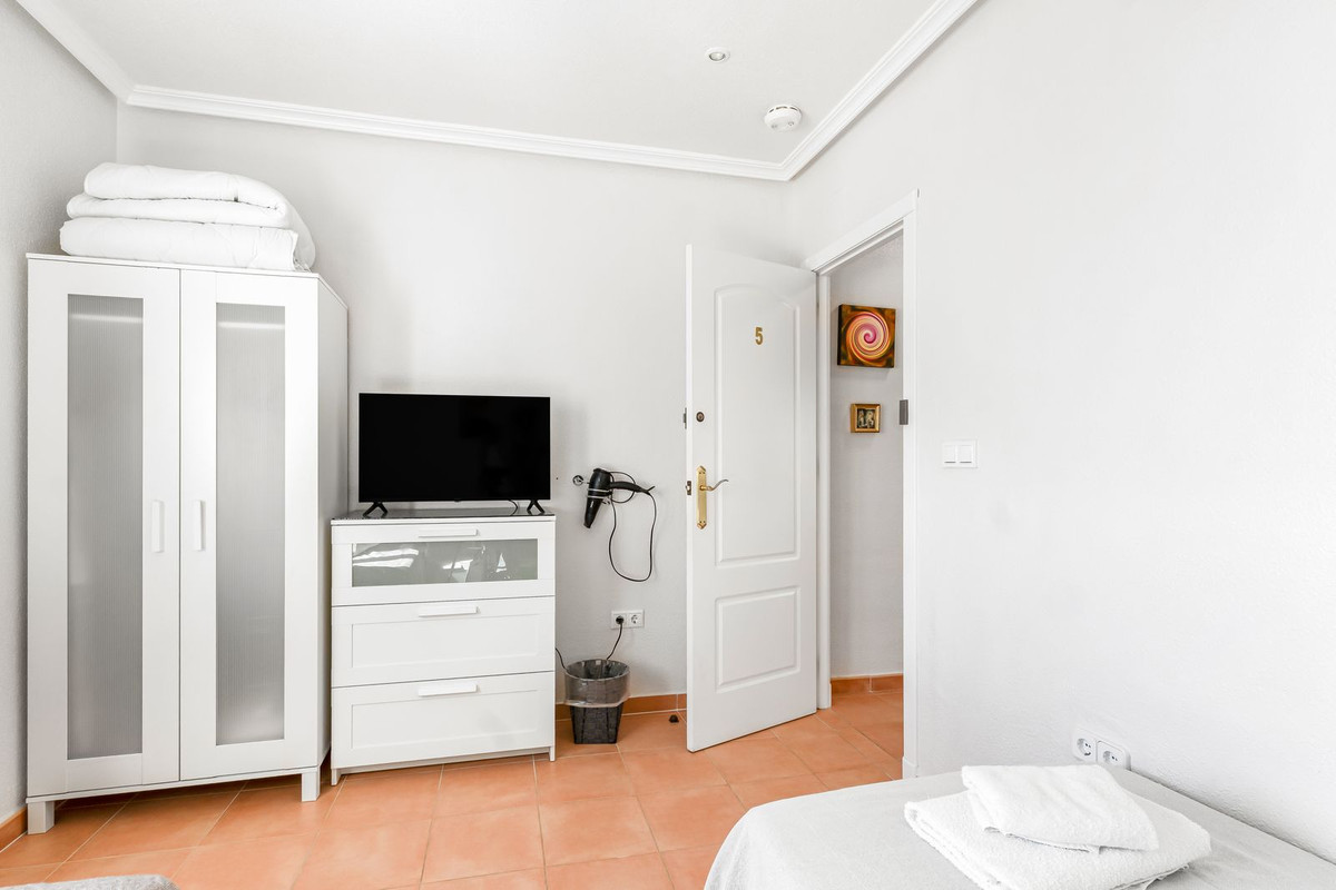For sale - 8 Bedroom 5 Bathroom House - Detached Villa in San Miguel de Salinas - San Miguel de Salinas Centro  - Alicante