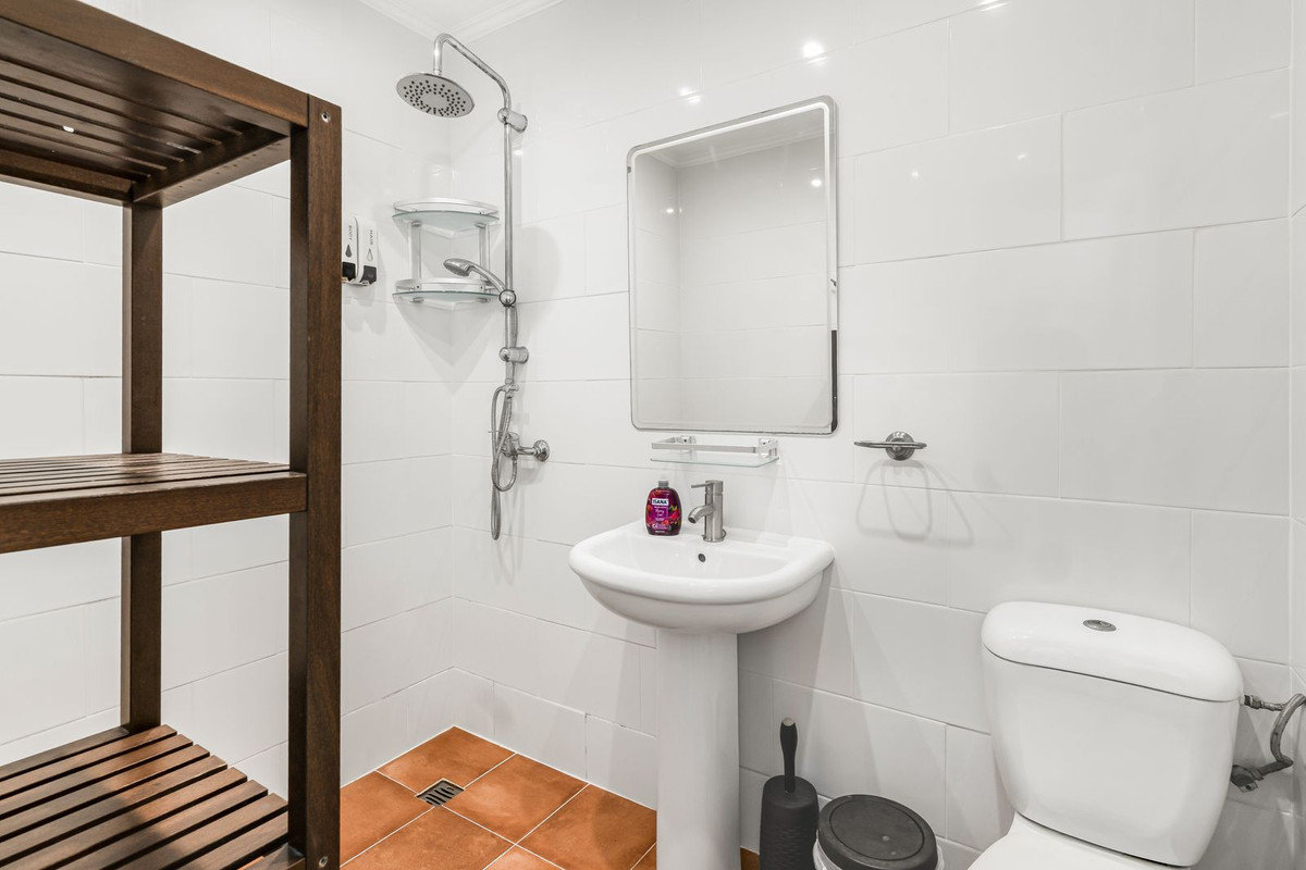 For sale - 8 Bedroom 5 Bathroom House - Detached Villa in San Miguel de Salinas - San Miguel de Salinas Centro  - Alicante