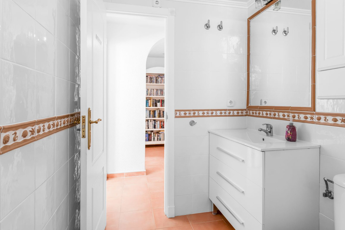 For sale - 8 Bedroom 5 Bathroom House - Detached Villa in San Miguel de Salinas - San Miguel  - Alicante