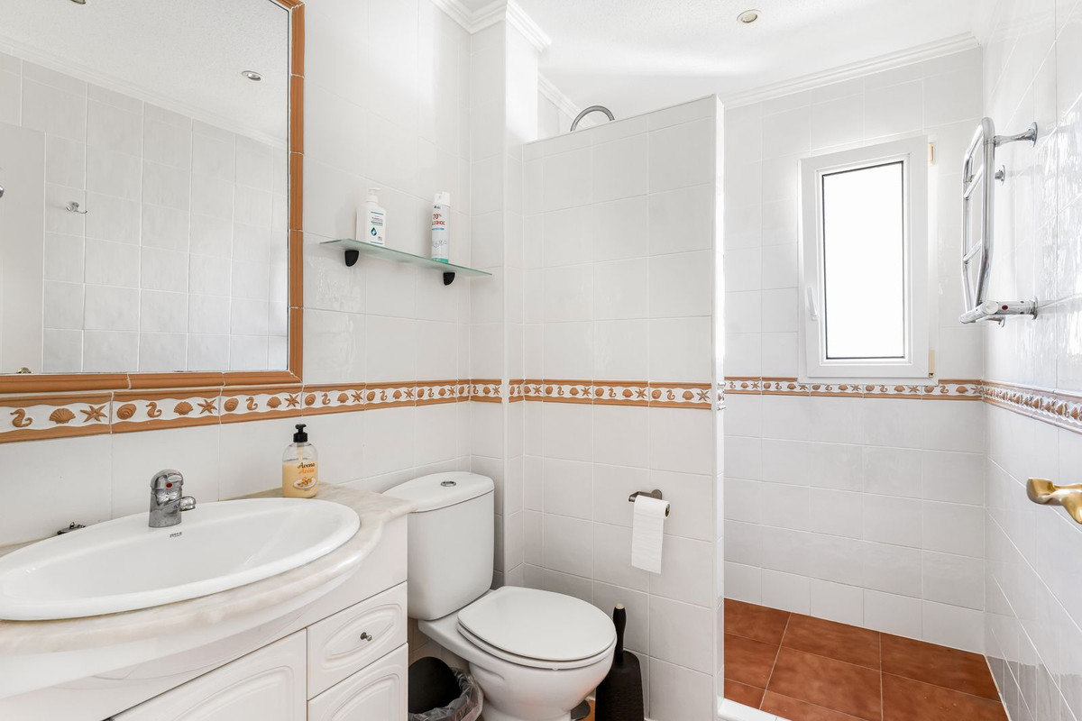 For sale - 8 Bedroom 5 Bathroom House - Detached Villa in San Miguel de Salinas - San Miguel de Salinas Centro  - Alicante