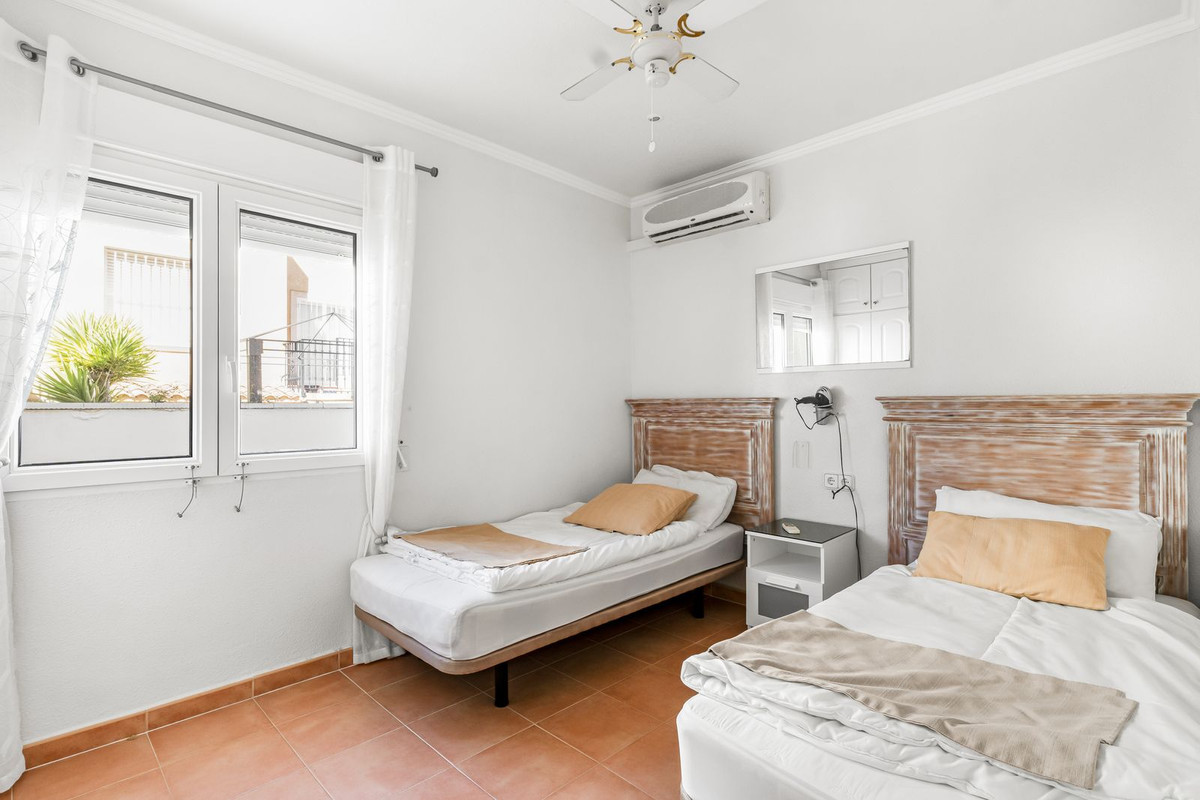 For sale - 8 Bedroom 5 Bathroom House - Detached Villa in San Miguel de Salinas - San Miguel  - Alicante