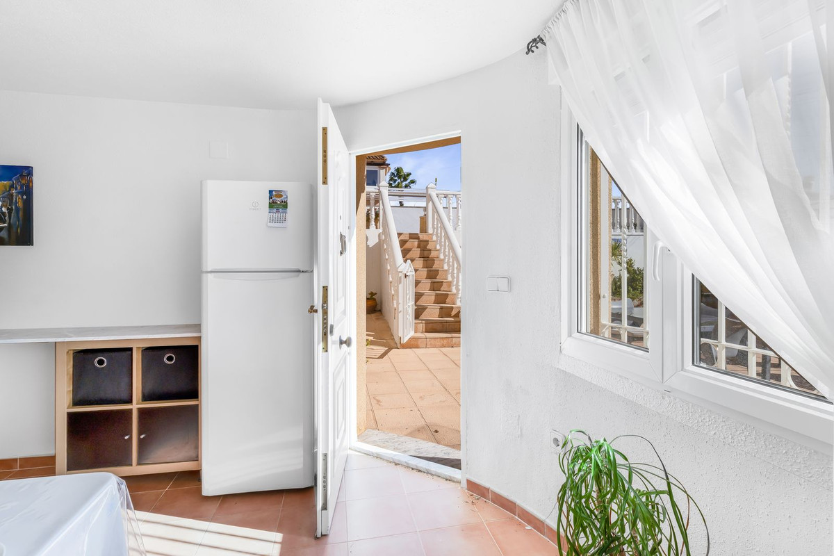 For sale - 8 Bedroom 5 Bathroom House - Detached Villa in San Miguel de Salinas - San Miguel de Salinas Centro  - Alicante