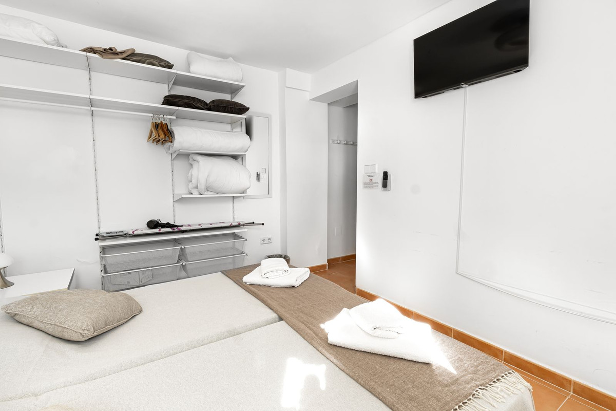 For sale - 8 Bedroom 5 Bathroom House - Detached Villa in San Miguel de Salinas - San Miguel  - Alicante