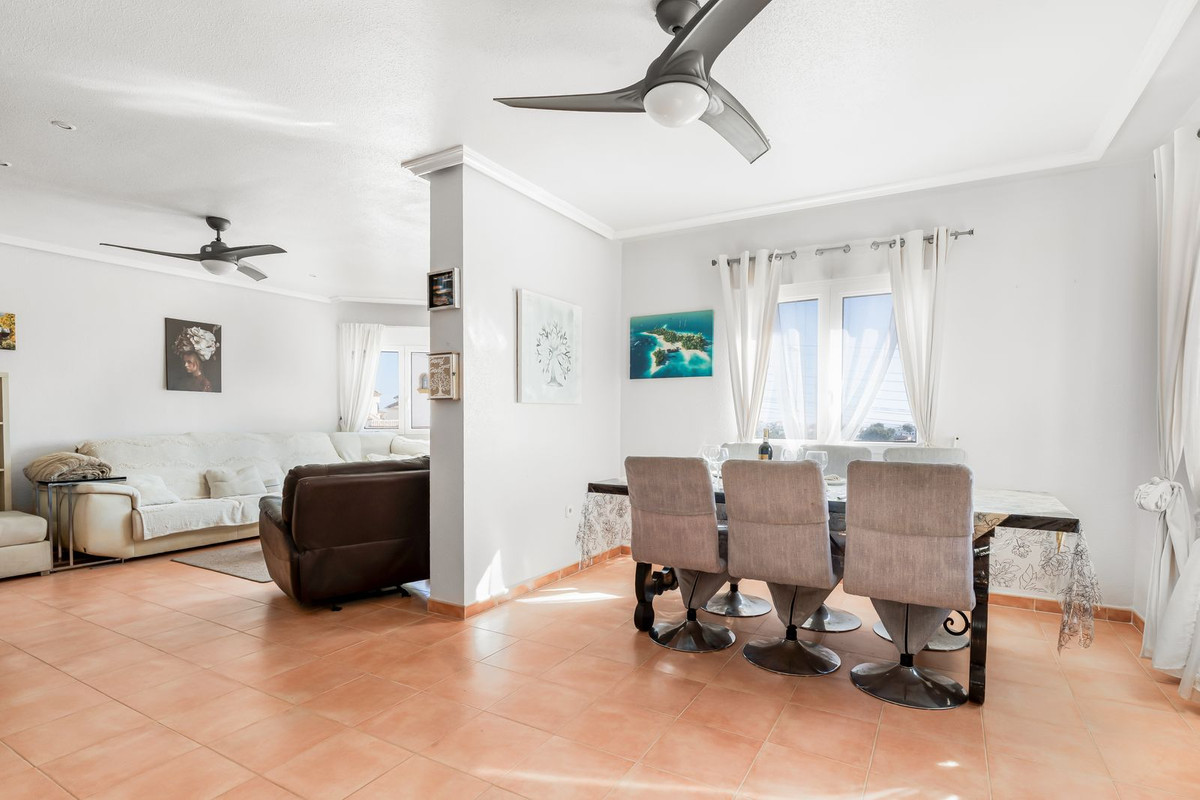 For sale - 8 Bedroom 5 Bathroom House - Detached Villa in San Miguel de Salinas - San Miguel de Salinas Centro  - Alicante
