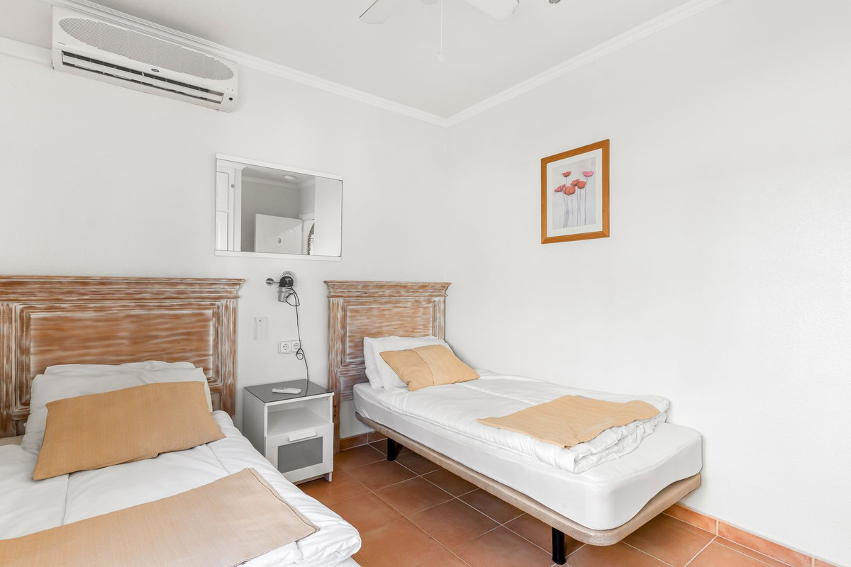 For sale - 8 Bedroom 5 Bathroom House - Detached Villa in San Miguel de Salinas - San Miguel  - Alicante