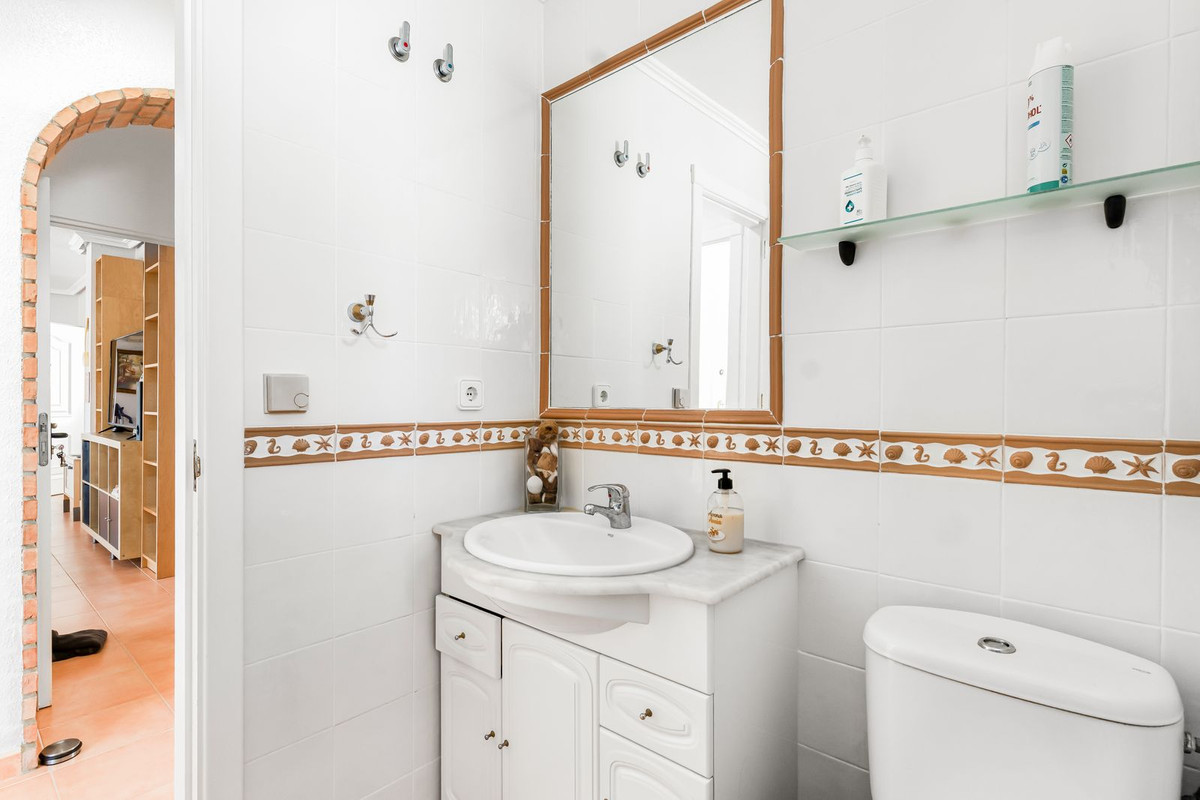 For sale - 8 Bedroom 5 Bathroom House - Detached Villa in San Miguel de Salinas - San Miguel  - Alicante