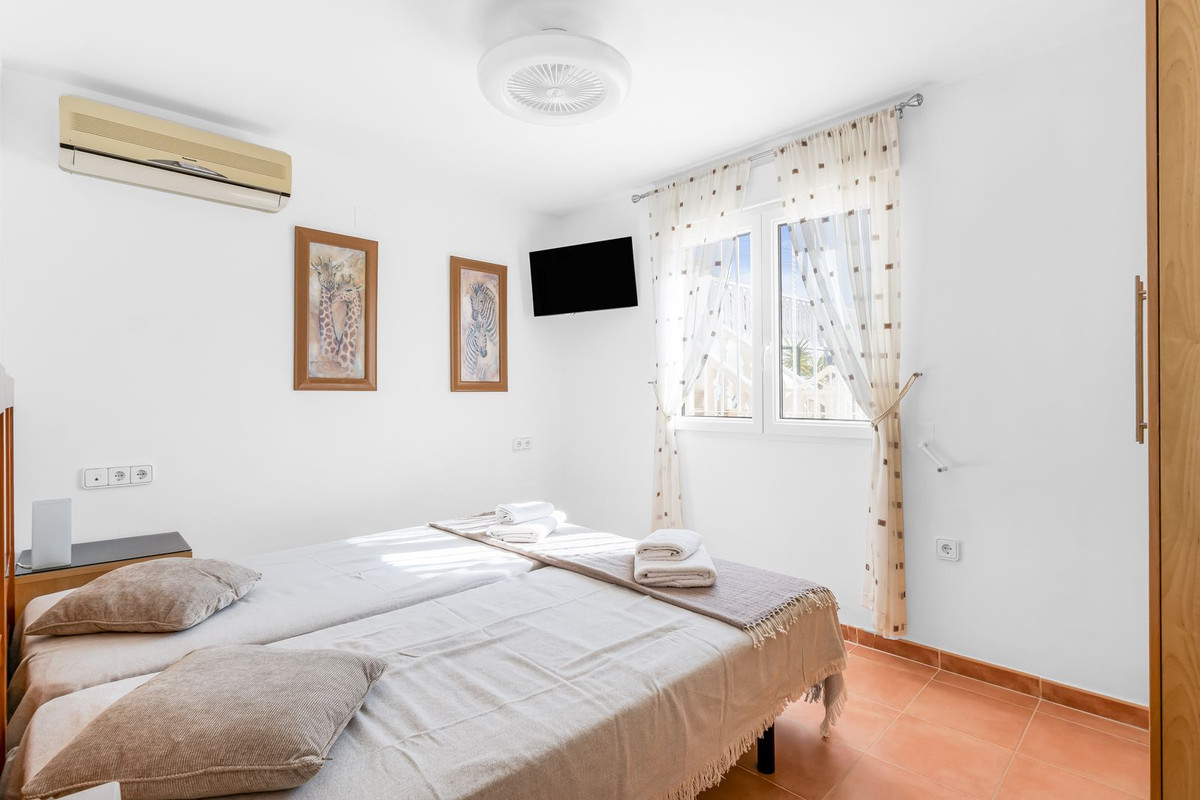 For sale - 8 Bedroom 5 Bathroom House - Detached Villa in San Miguel de Salinas - San Miguel  - Alicante