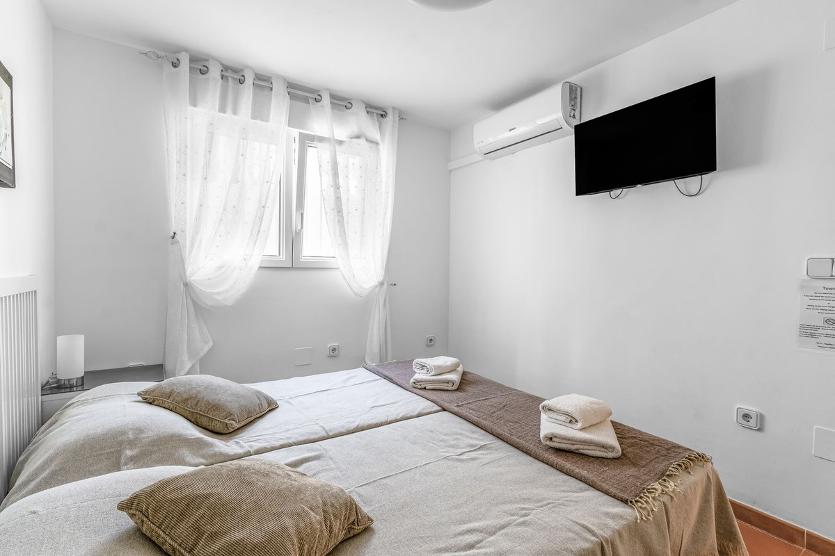 For sale - 8 Bedroom 5 Bathroom House - Detached Villa in San Miguel de Salinas - San Miguel  - Alicante