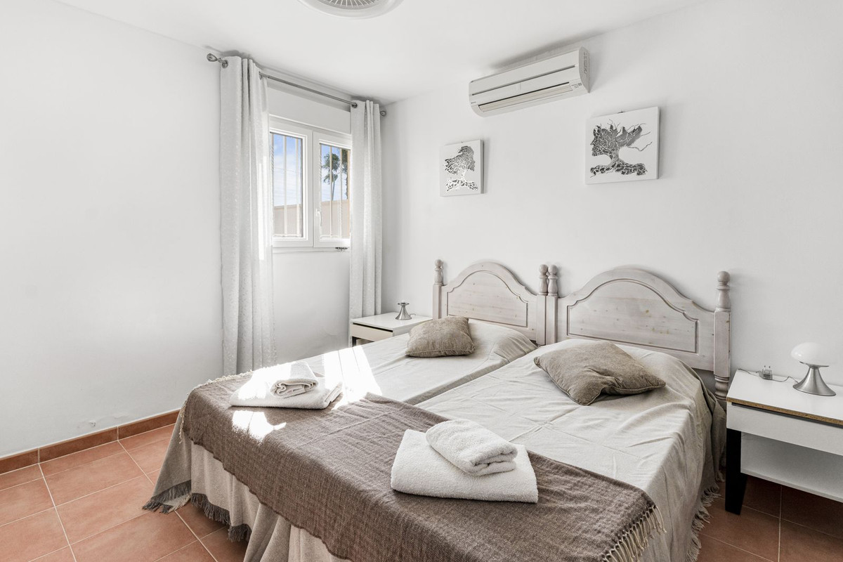 For sale - 8 Bedroom 5 Bathroom House - Detached Villa in San Miguel de Salinas - San Miguel de Salinas Centro  - Alicante