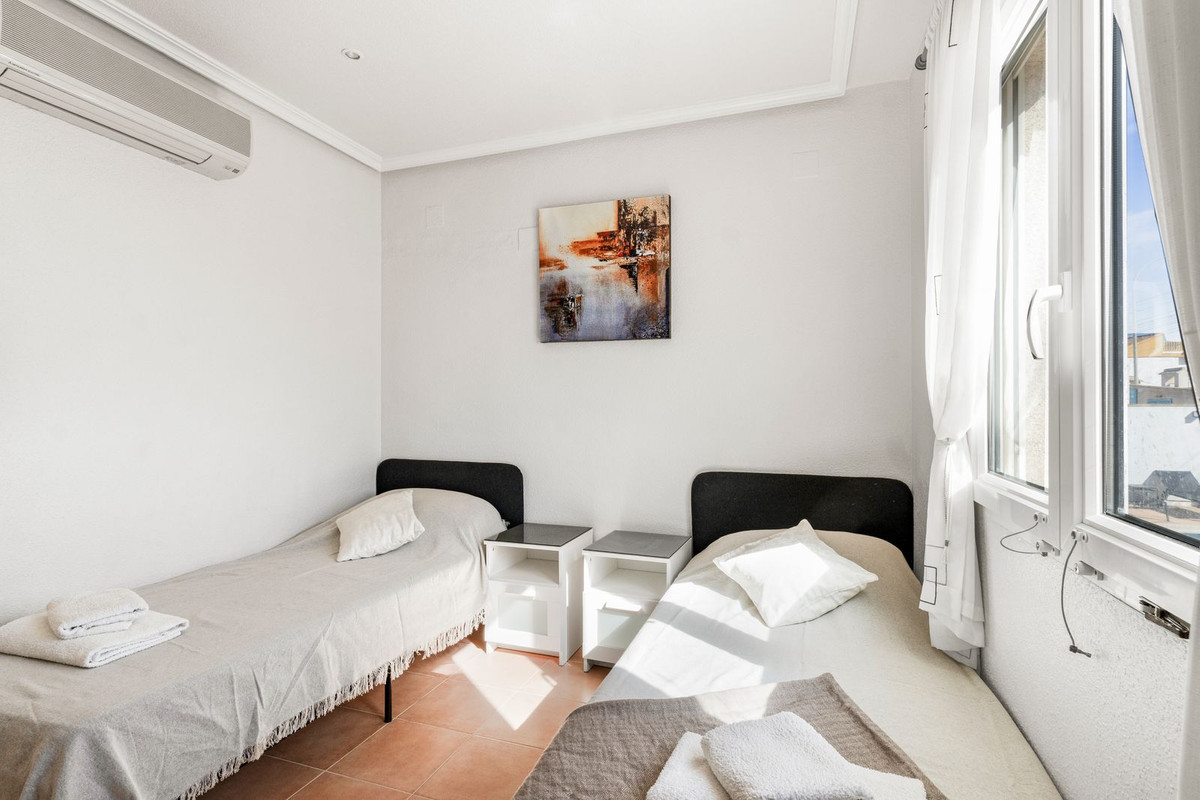 For sale - 8 Bedroom 5 Bathroom House - Detached Villa in San Miguel de Salinas - San Miguel  - Alicante