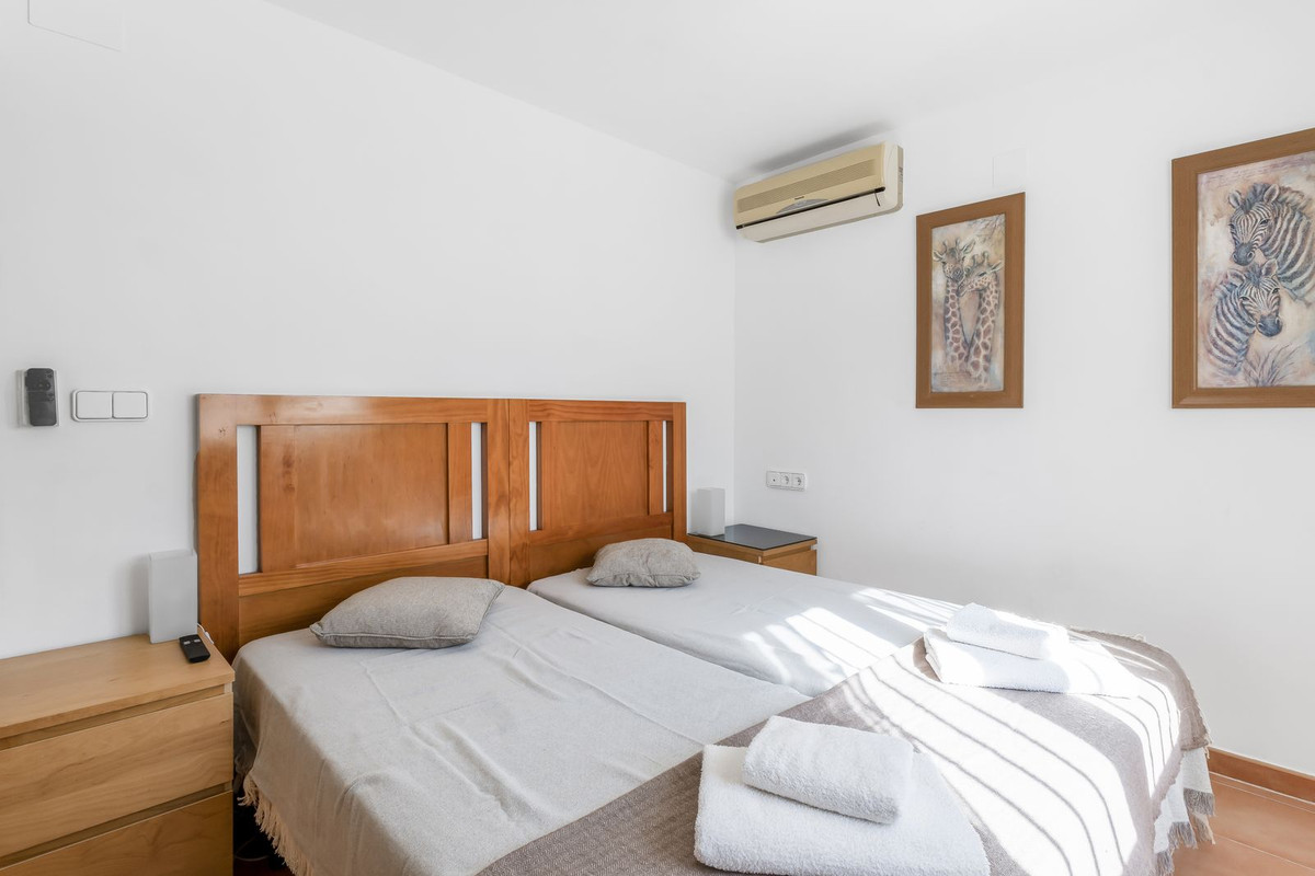 For sale - 8 Bedroom 5 Bathroom House - Detached Villa in San Miguel de Salinas - San Miguel  - Alicante