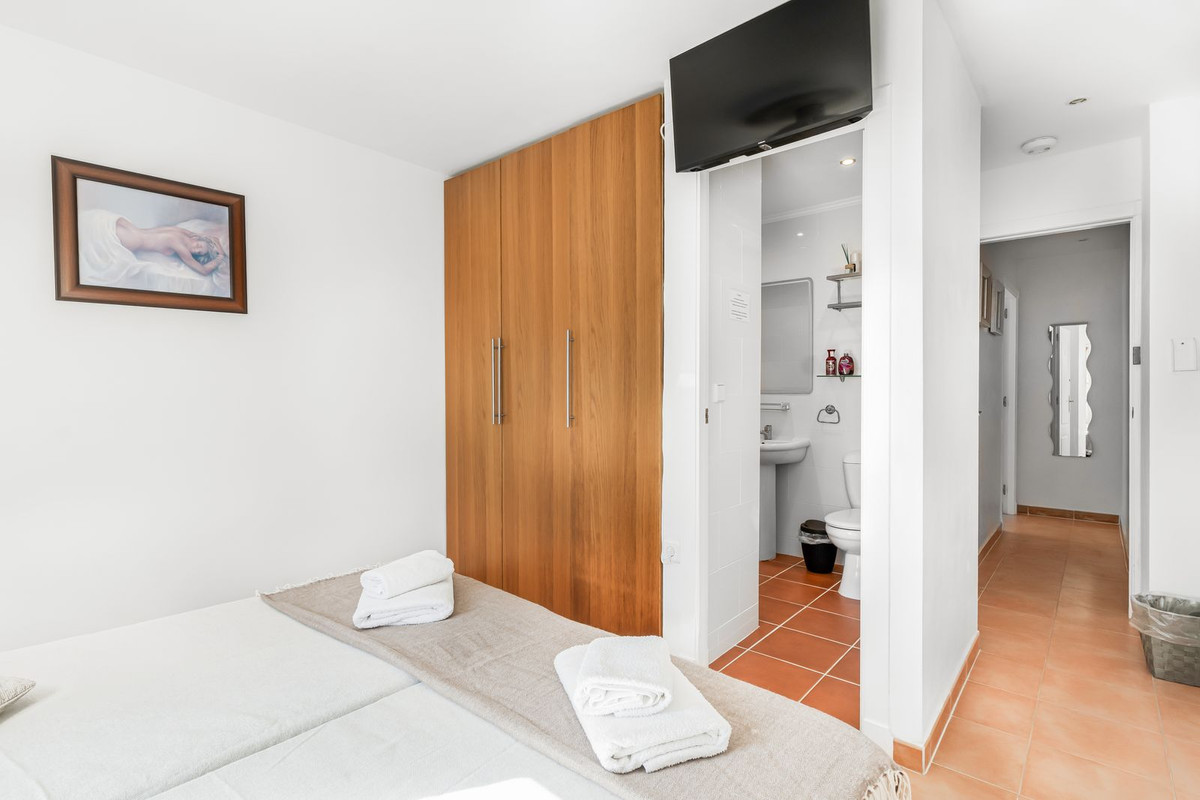 For sale - 8 Bedroom 5 Bathroom House - Detached Villa in San Miguel de Salinas - San Miguel  - Alicante