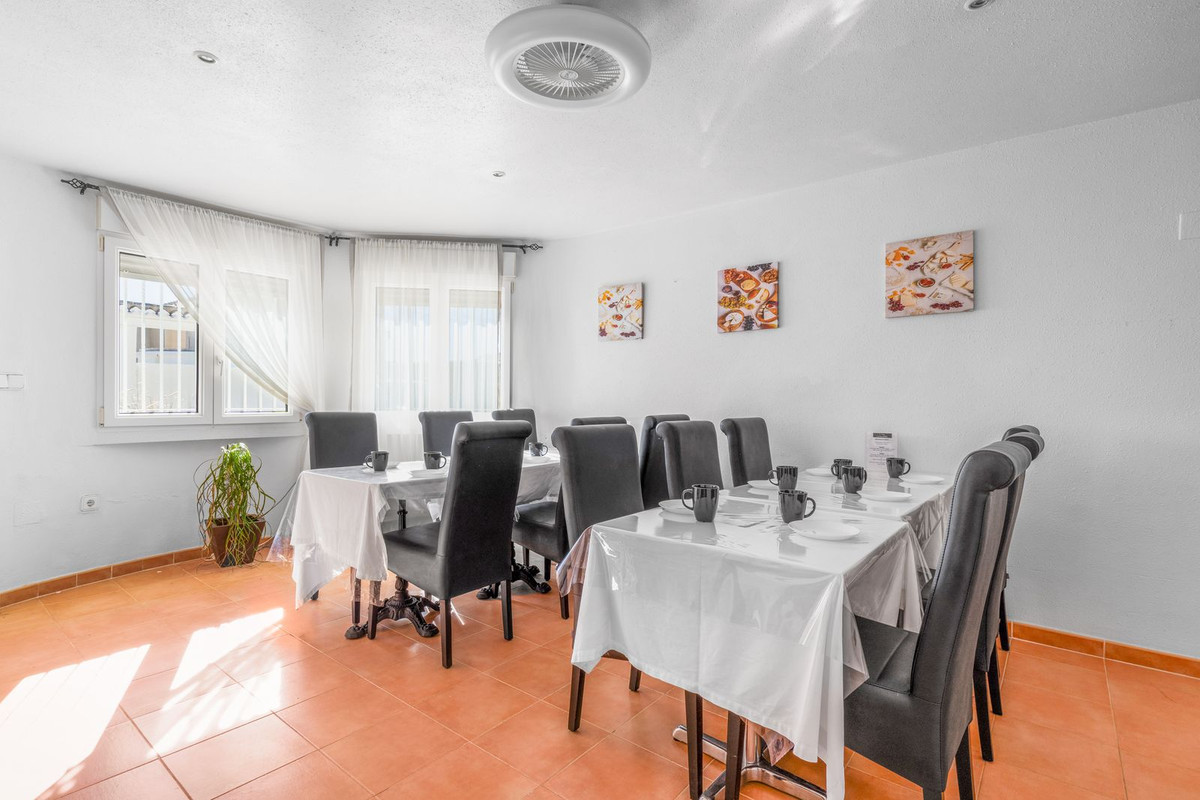For sale - 8 Bedroom 5 Bathroom House - Detached Villa in San Miguel de Salinas - San Miguel de Salinas Centro  - Alicante